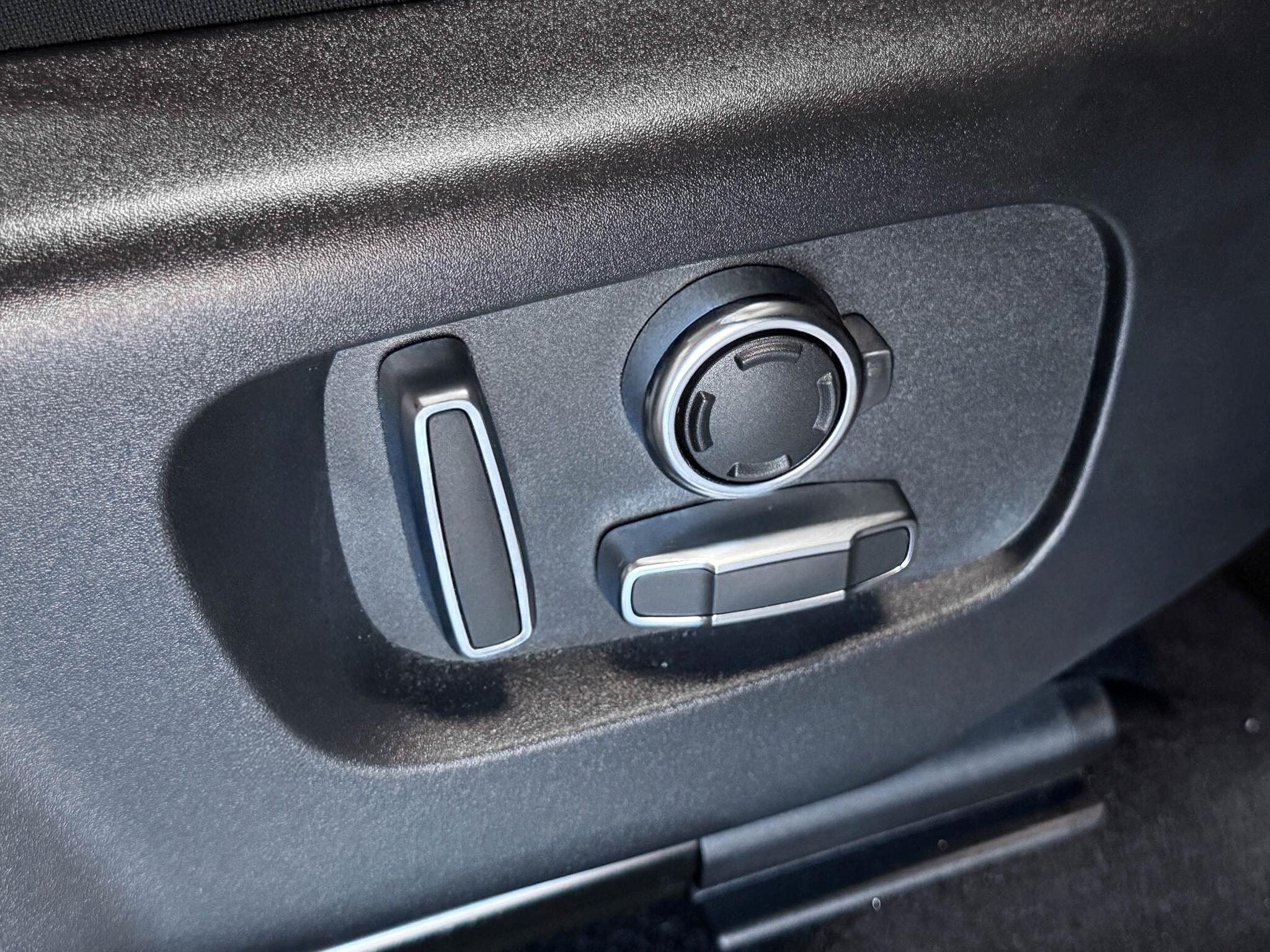 Land Rover Range Rover Evoque view 30