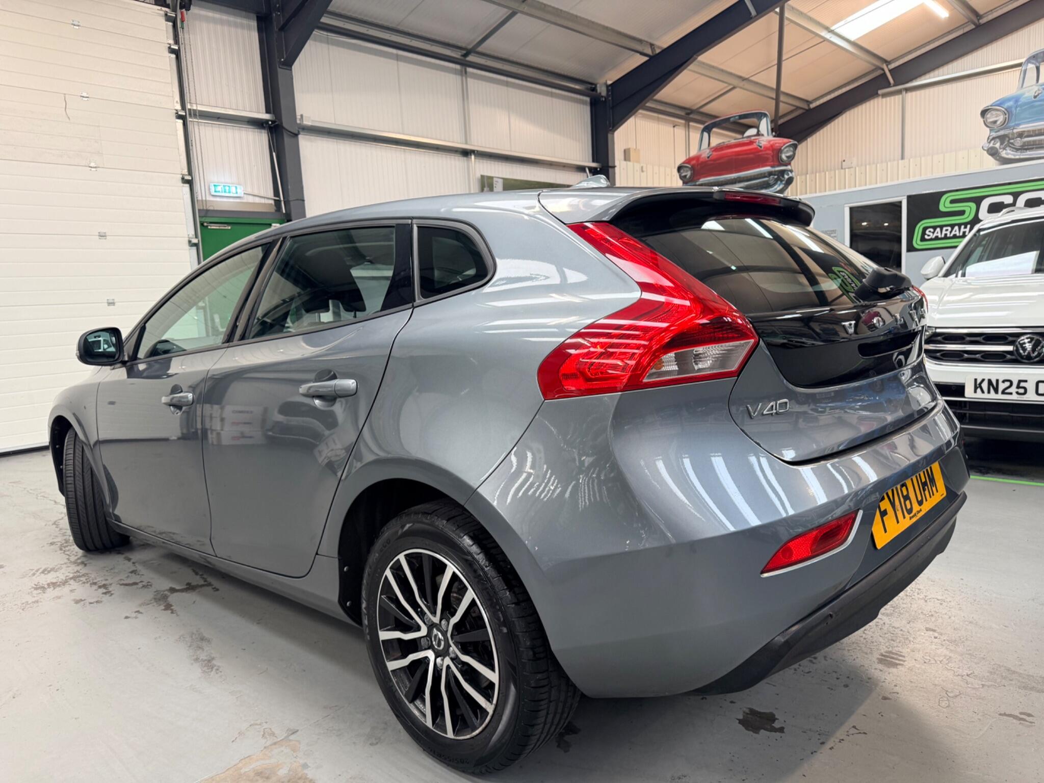 Volvo V40 view 8