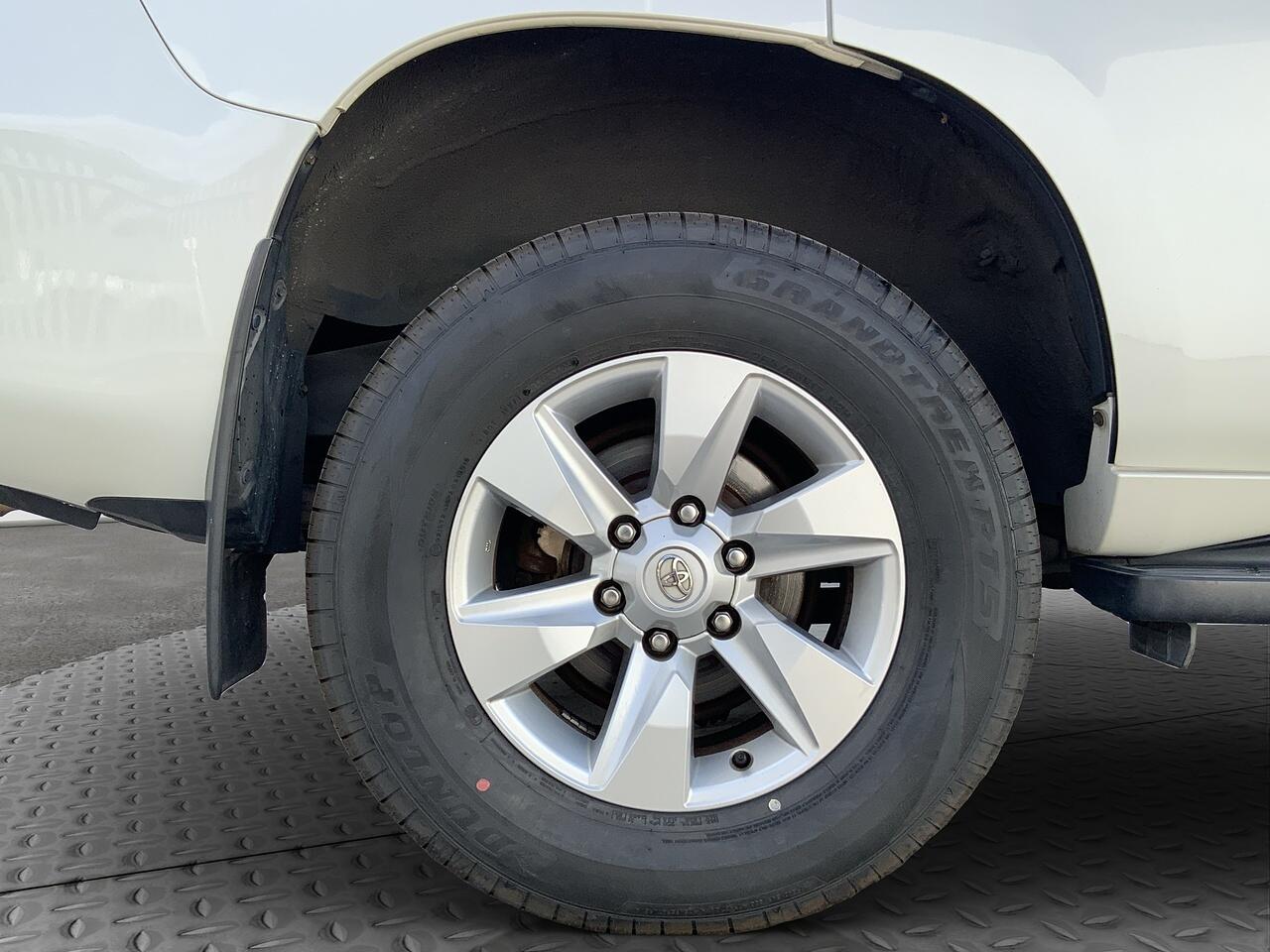 Toyota Land Cruiser view 22