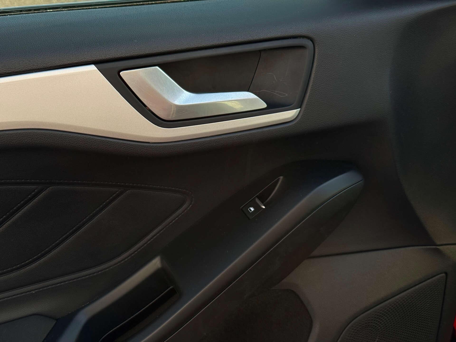 Ford Focus view 40