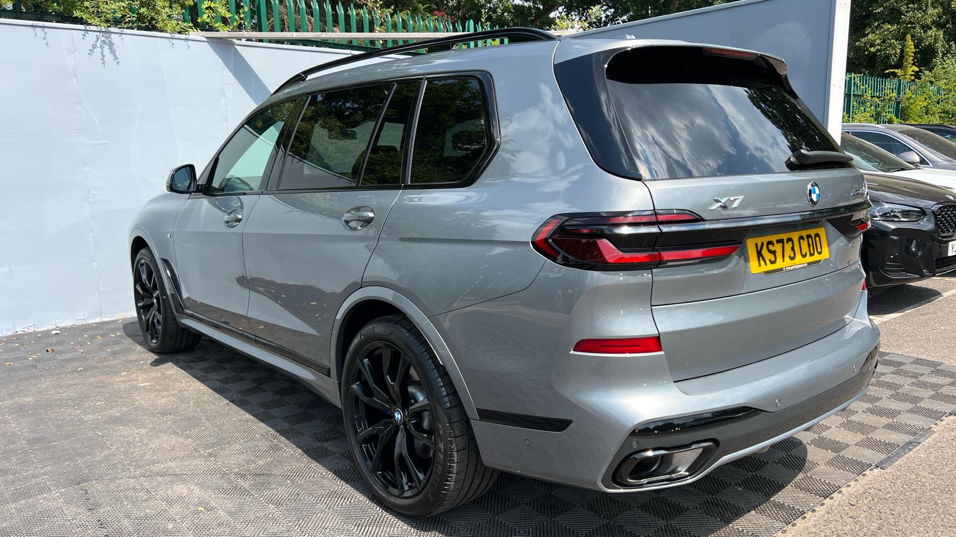 BMW X7 view 30