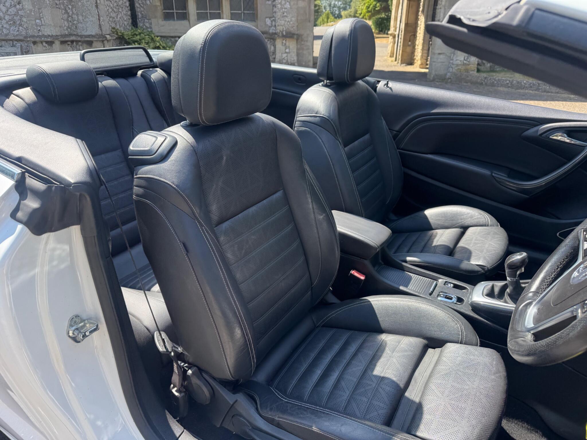Vauxhall Cascada view 32