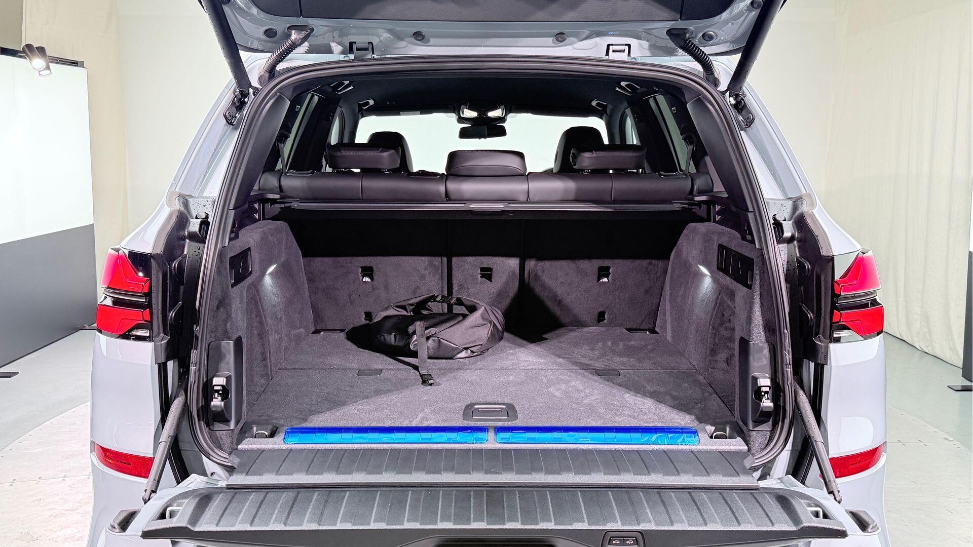 BMW X5 view 13