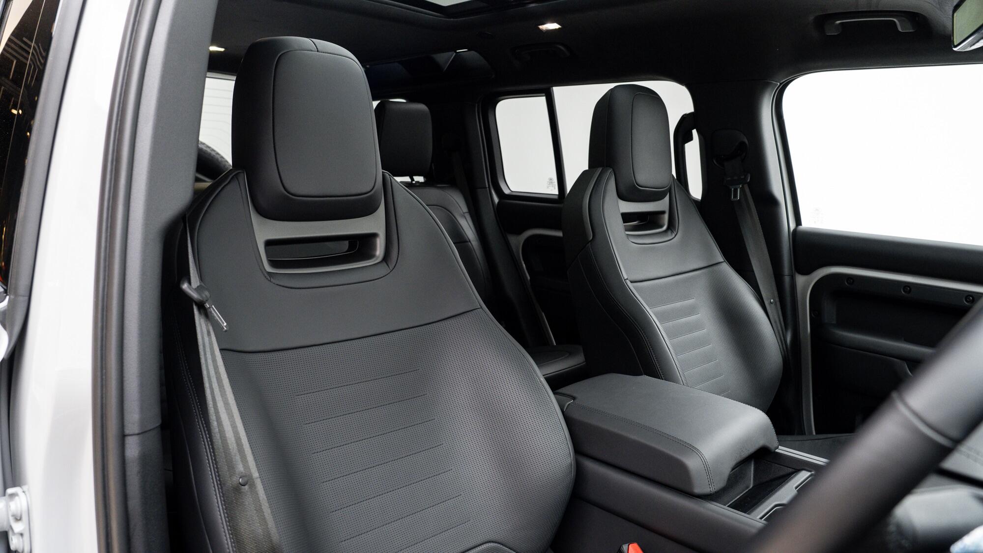 Land Rover Defender 110 view 6