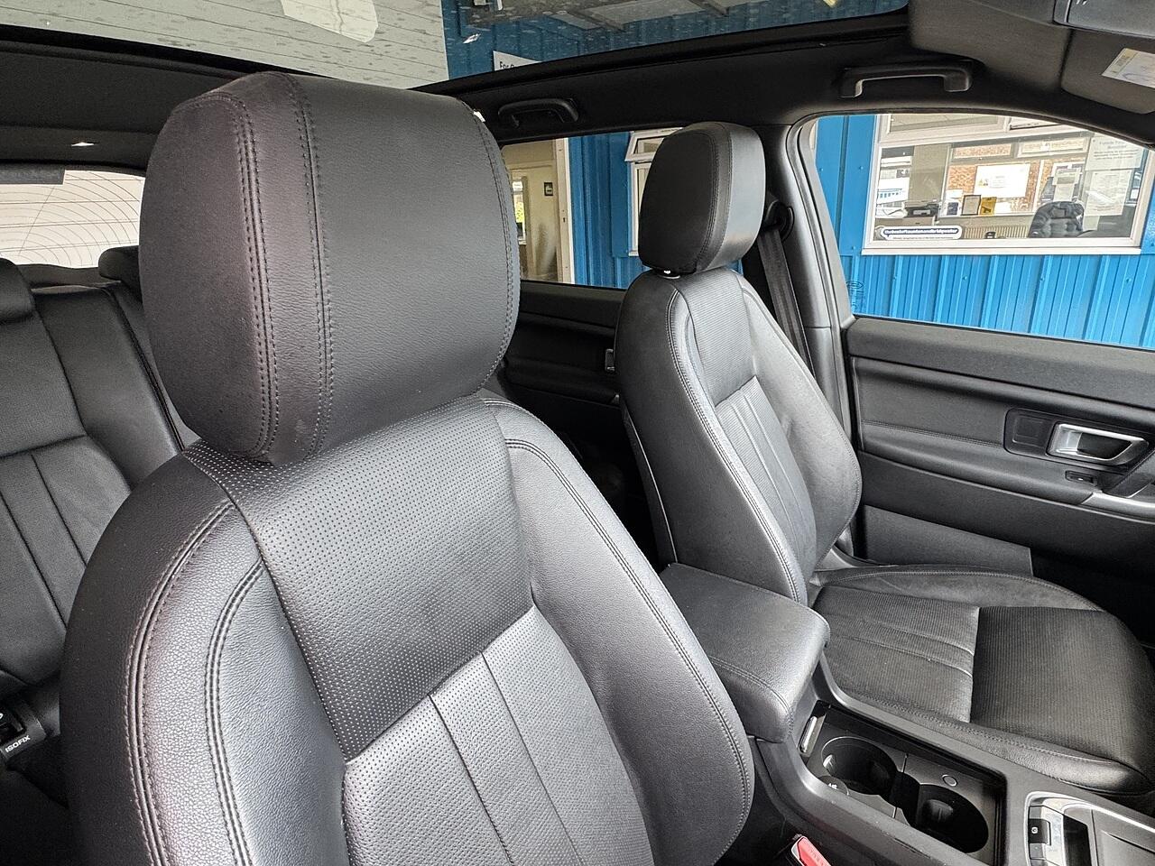 Land Rover Discovery Sport view 13