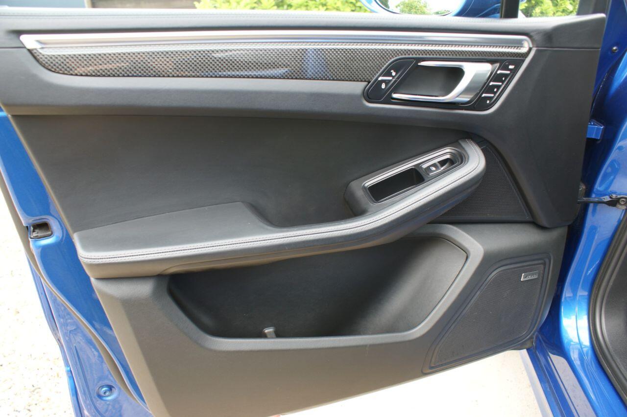 Porsche Macan view 33