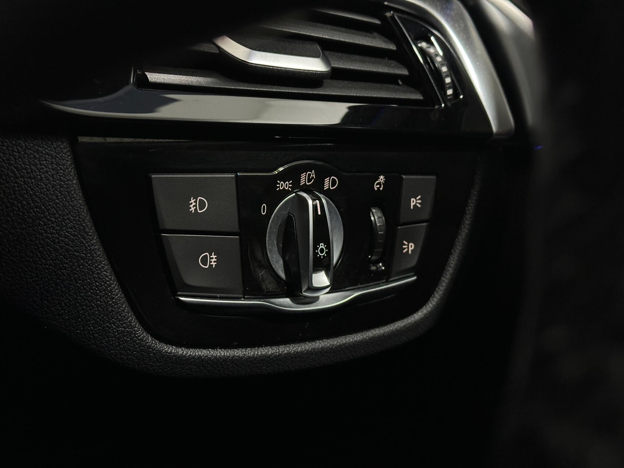 BMW 5 Series view 17