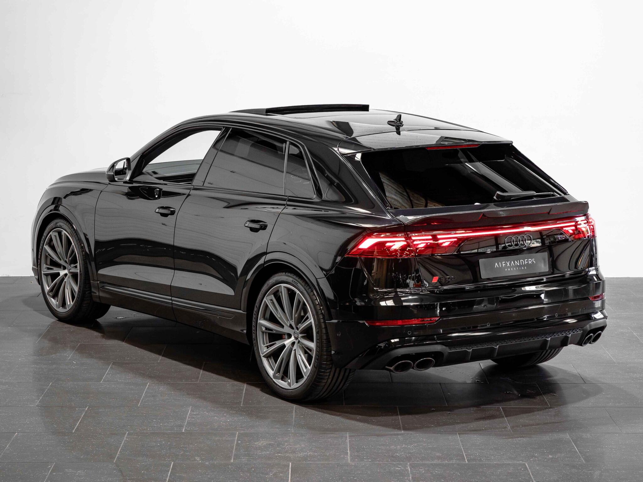 Audi SQ8 view 5