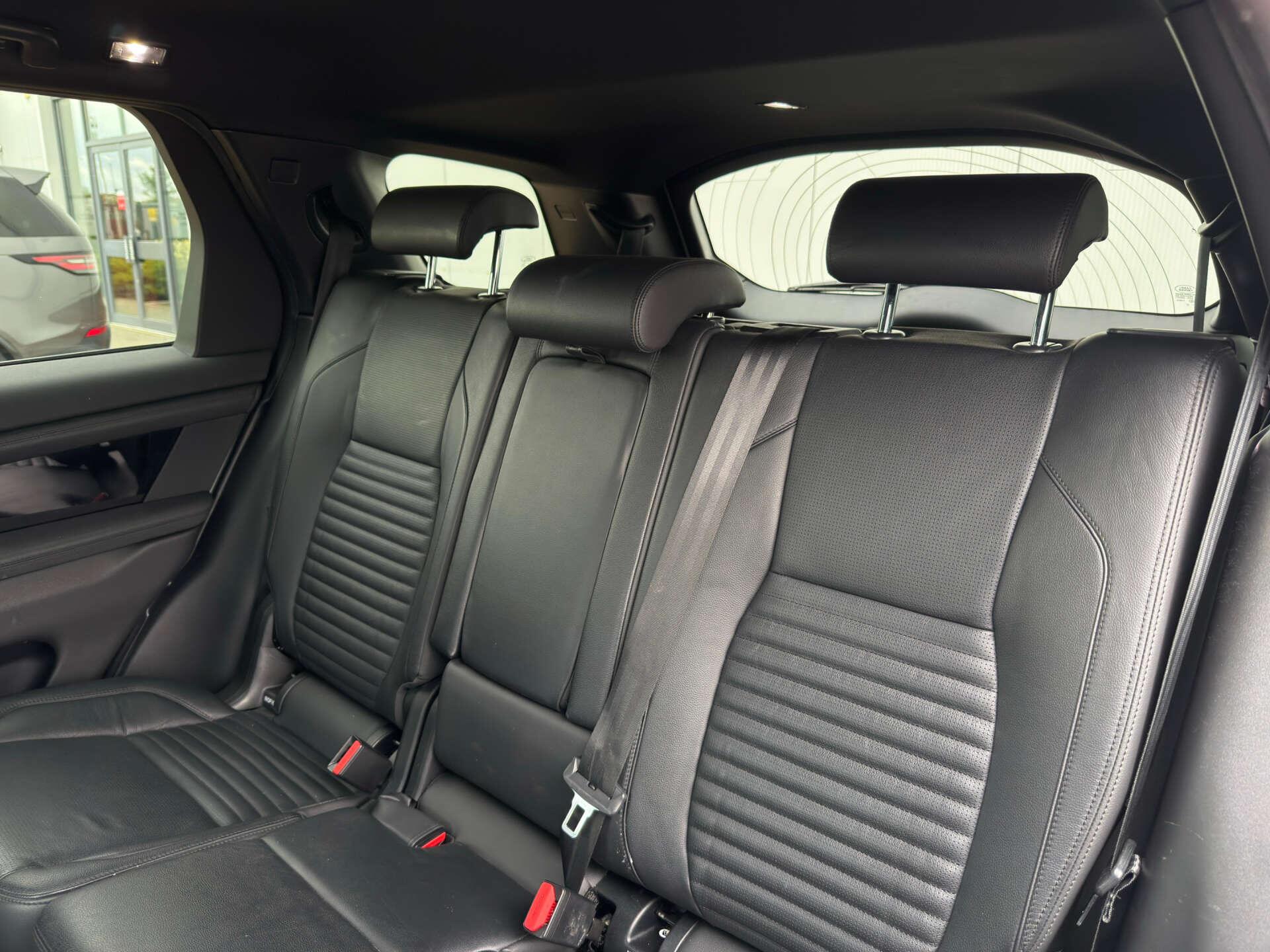 Land Rover Discovery Sport view 34