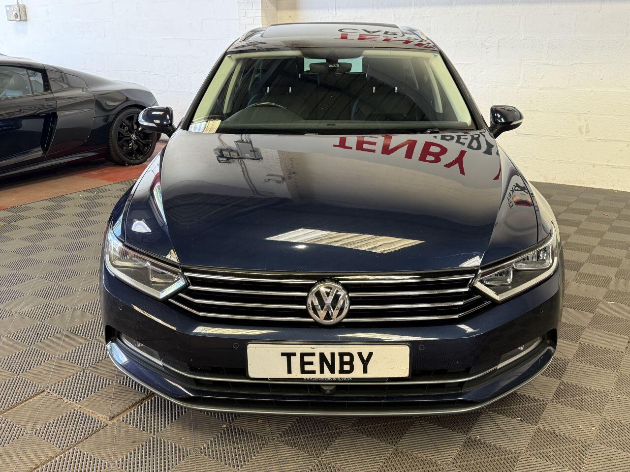 Volkswagen Passat view 3