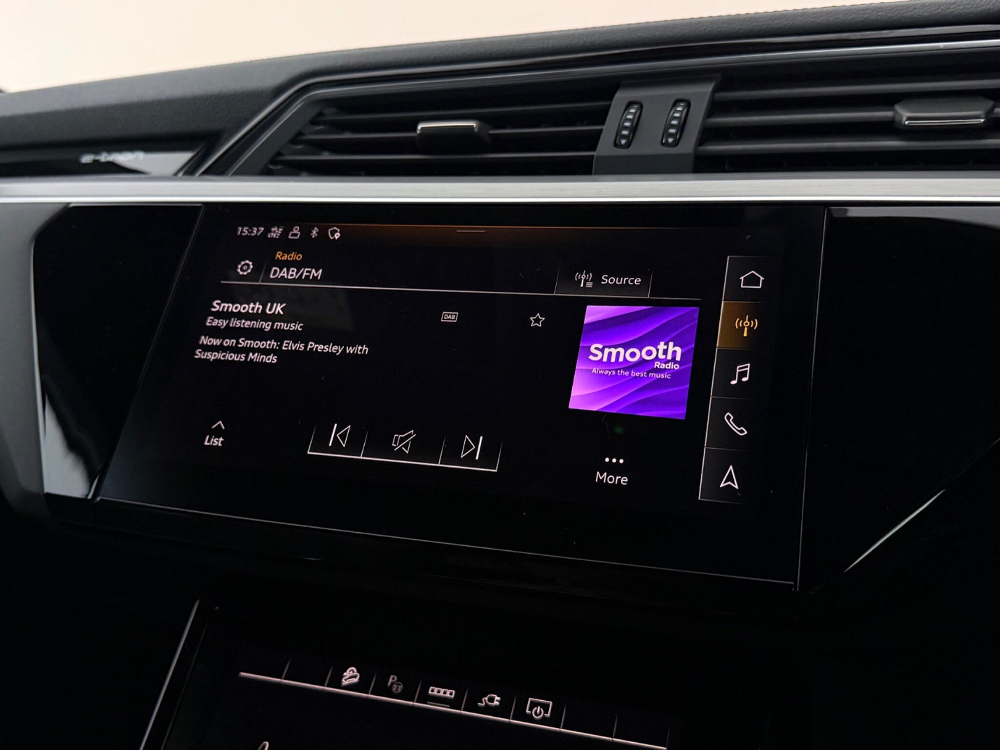 Audi E-Tron view 24