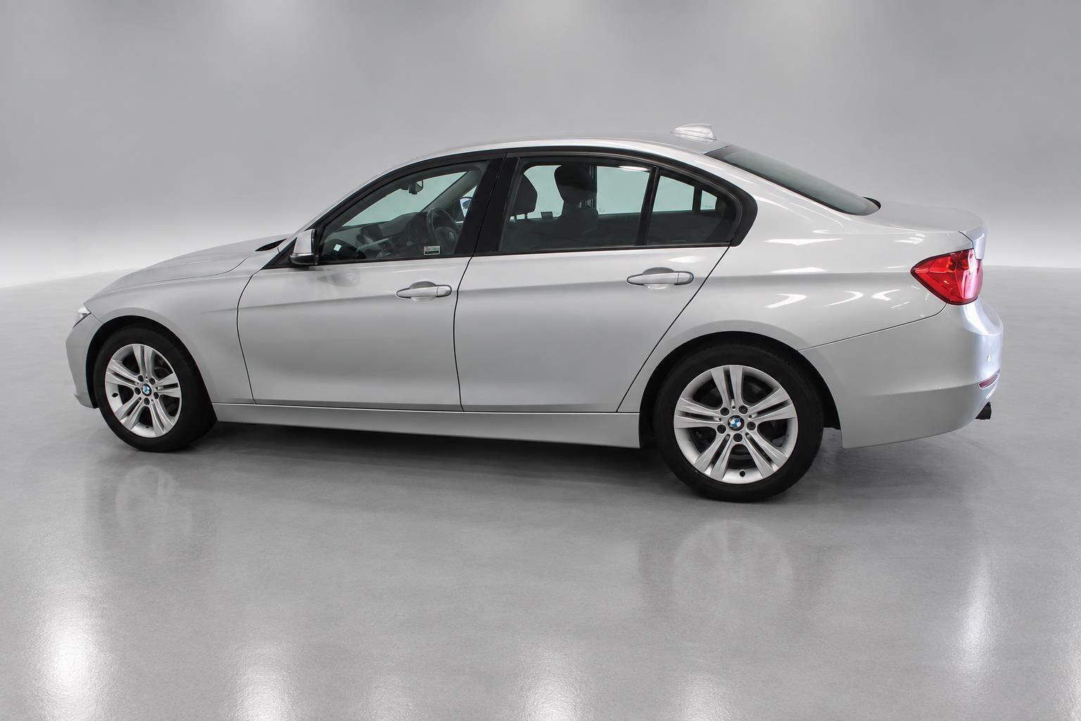 BMW 3 Series view 10