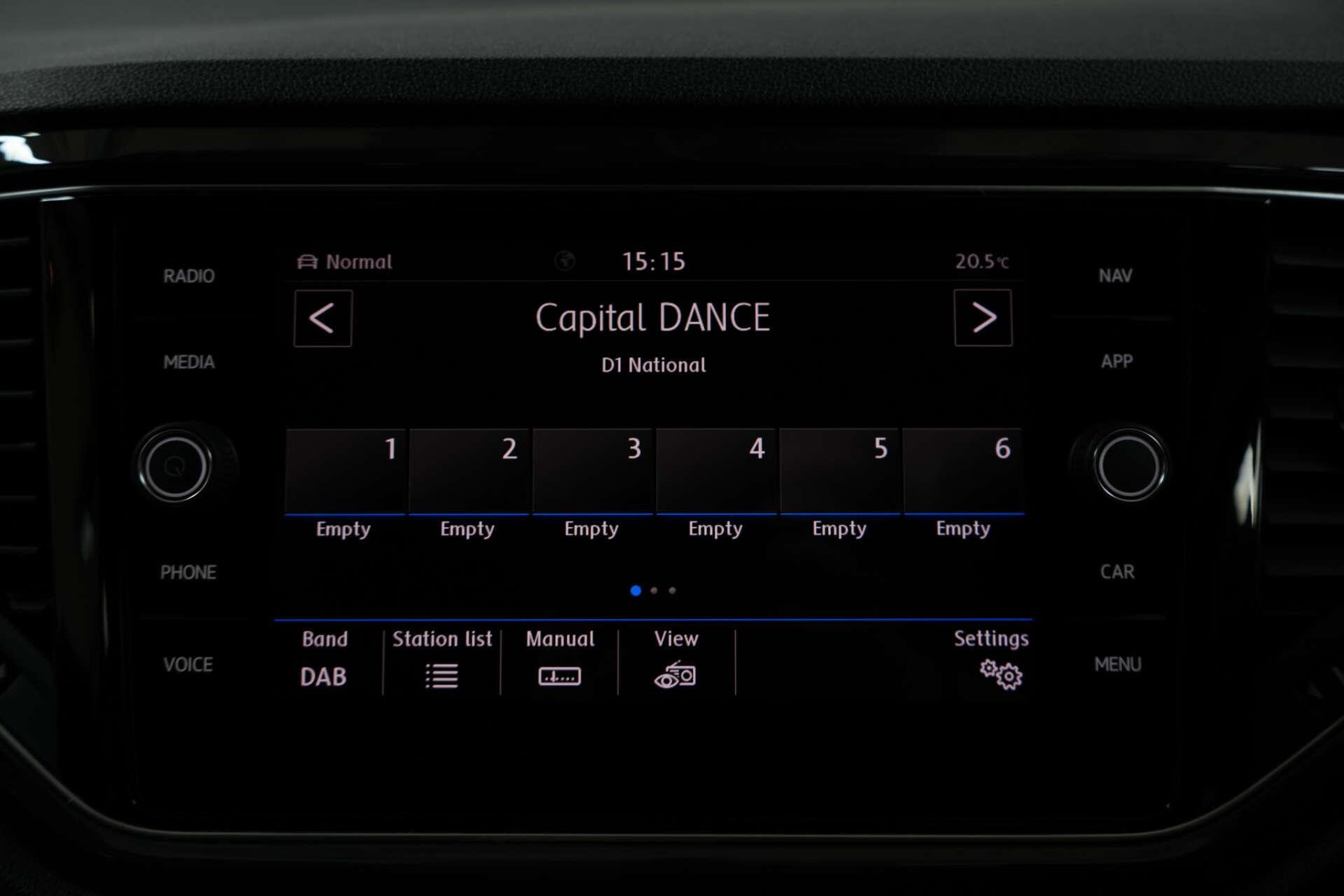 Volkswagen T-Roc view 30