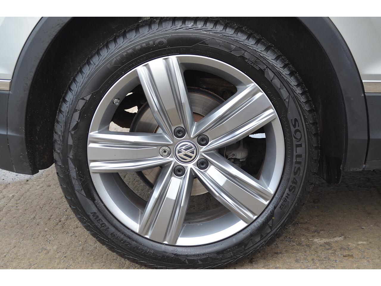 Volkswagen Tiguan view 20