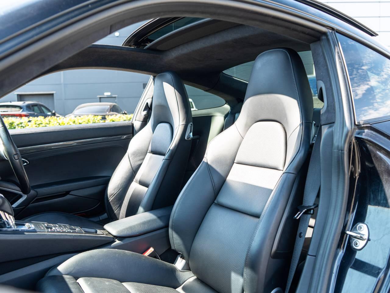 Porsche 911 view 31