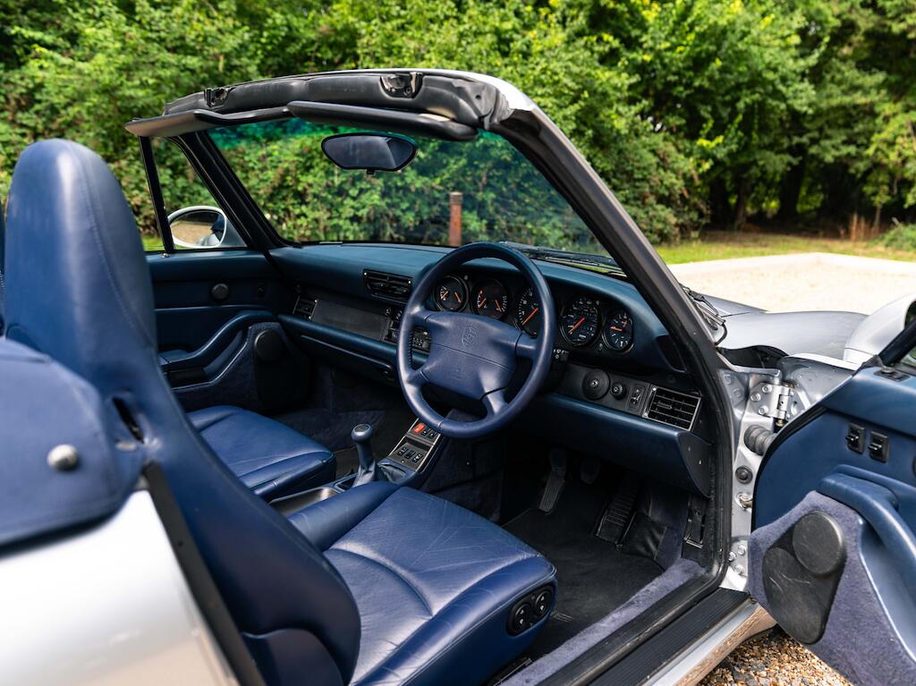 Porsche 911 view 13