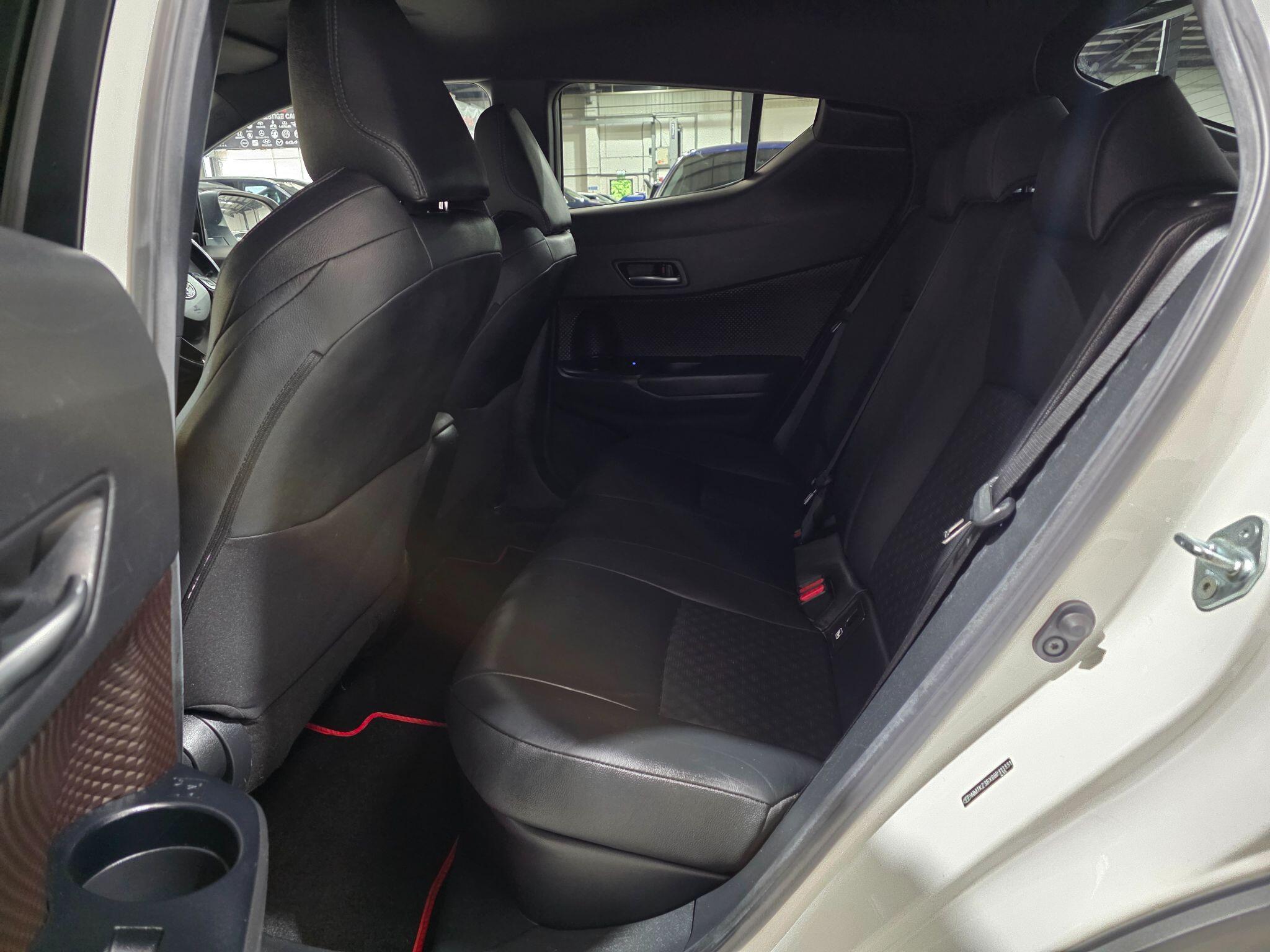 Toyota C-HR view 21