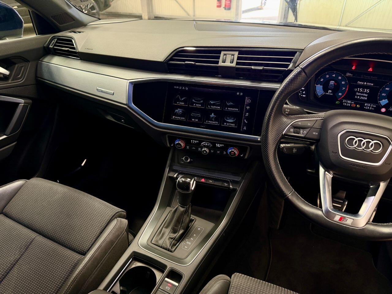 Audi Q3 view 9