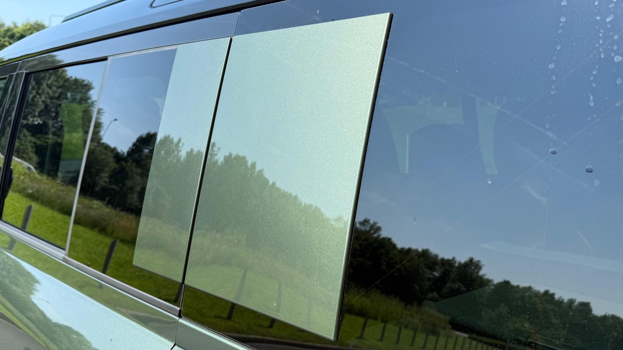 Land Rover Defender view 31