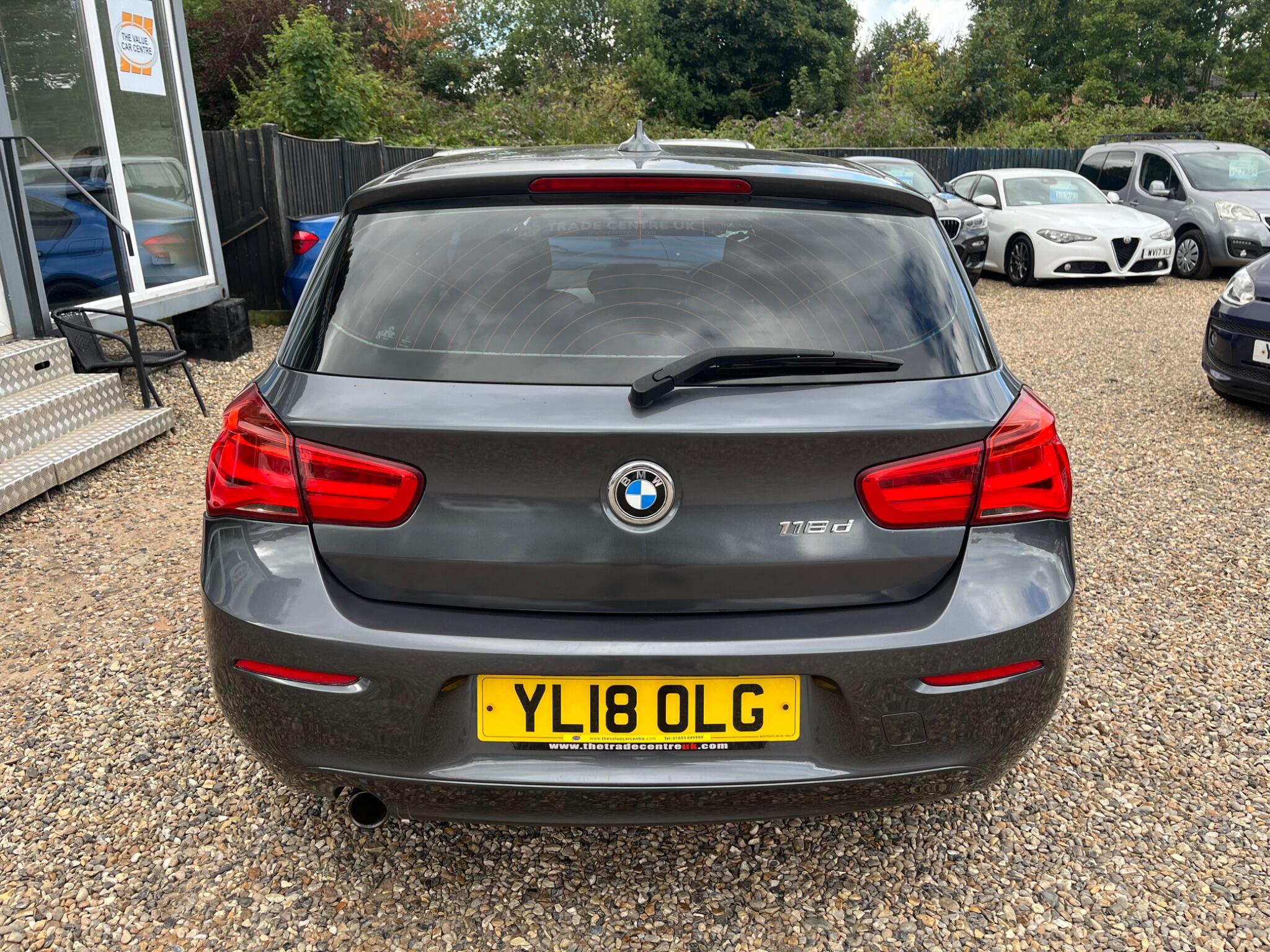 BMW 1 Series view 5