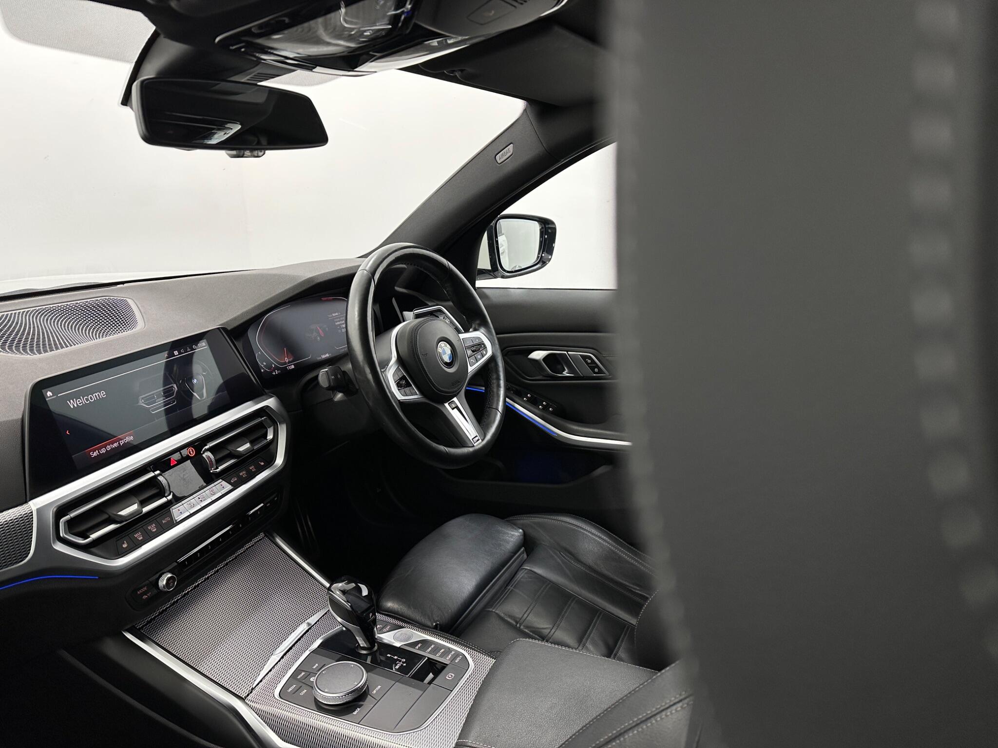 BMW 3 Series view 30