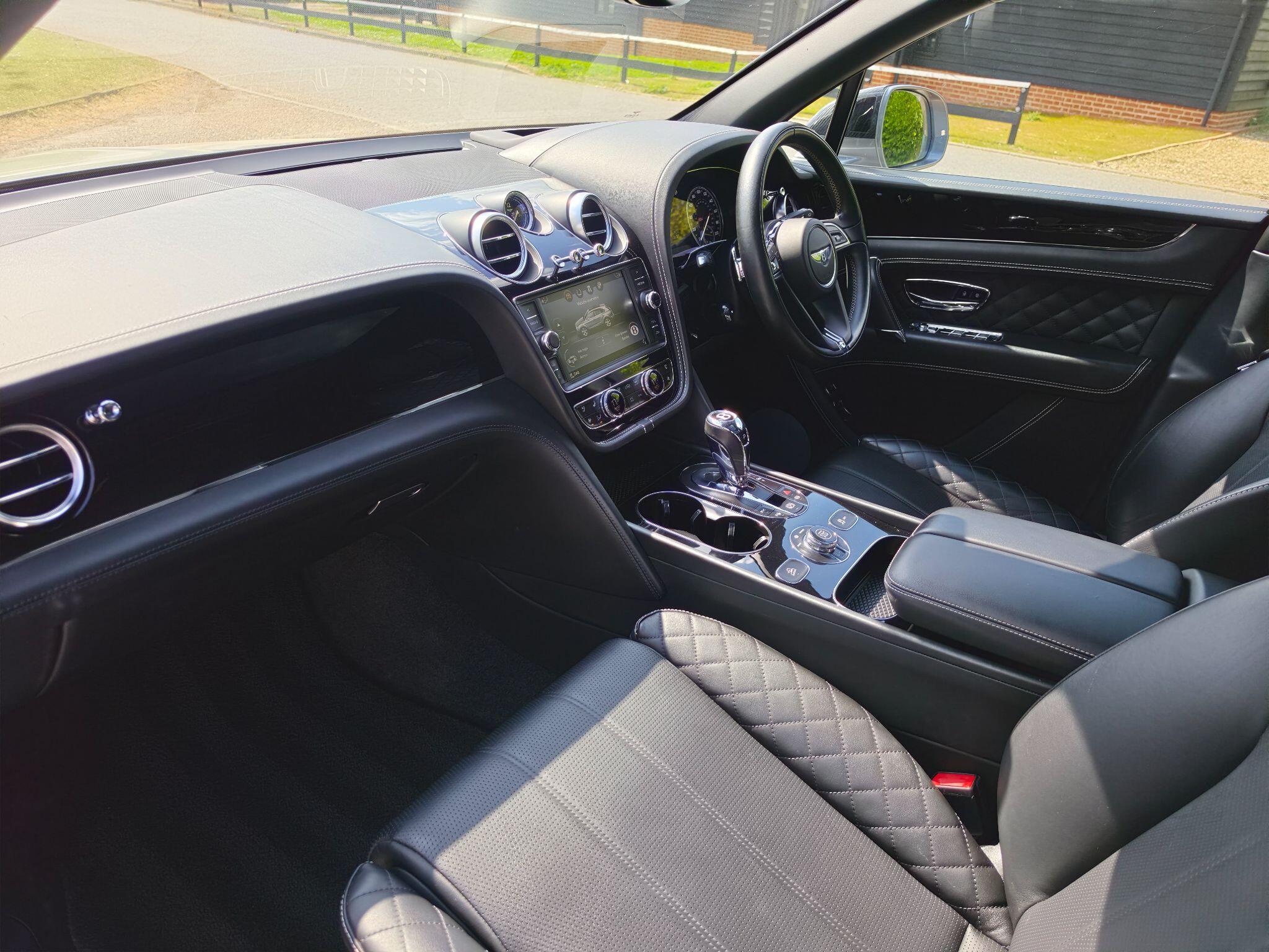 Bentley Bentayga view 12