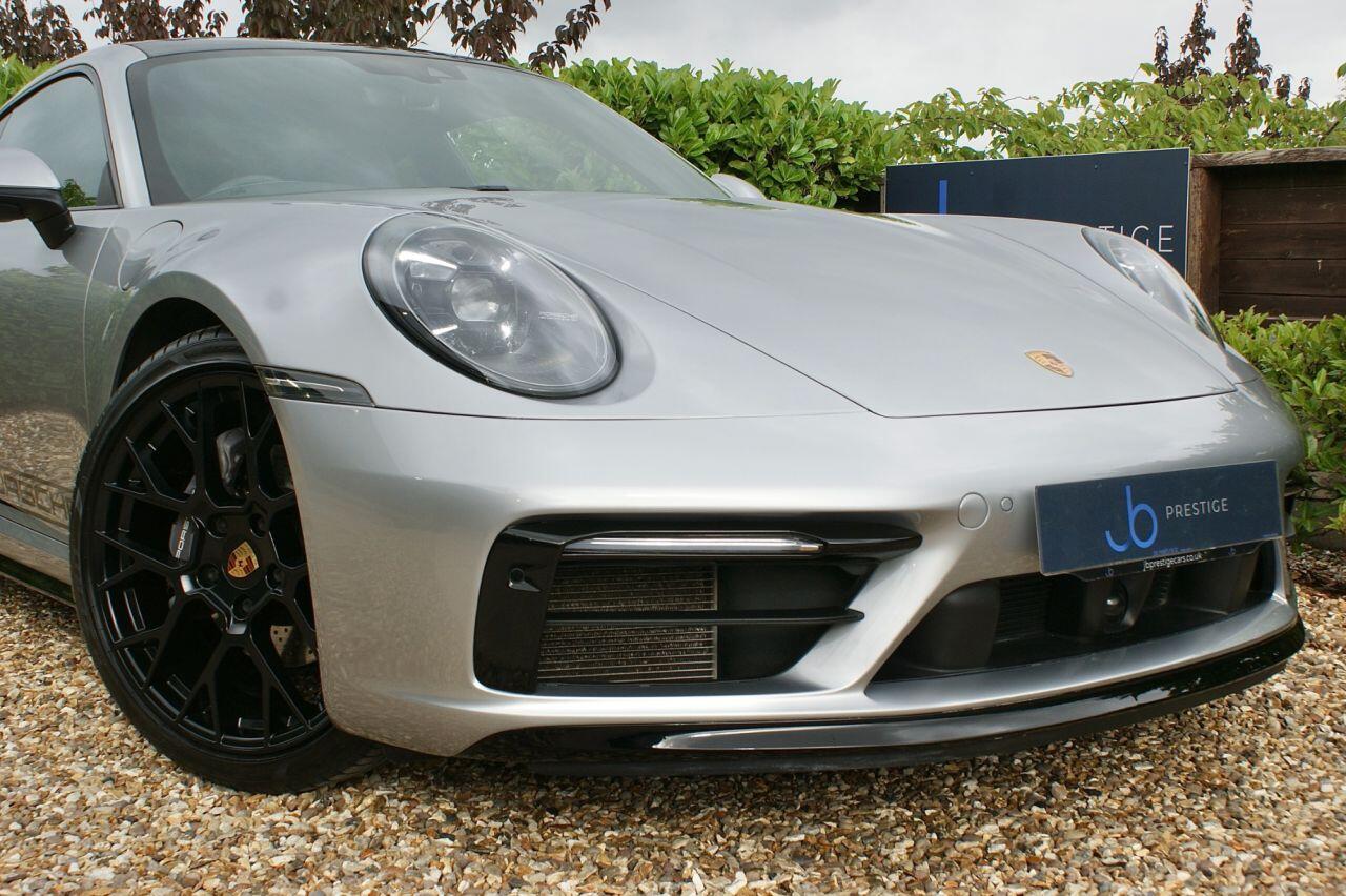 Porsche 911 view 6
