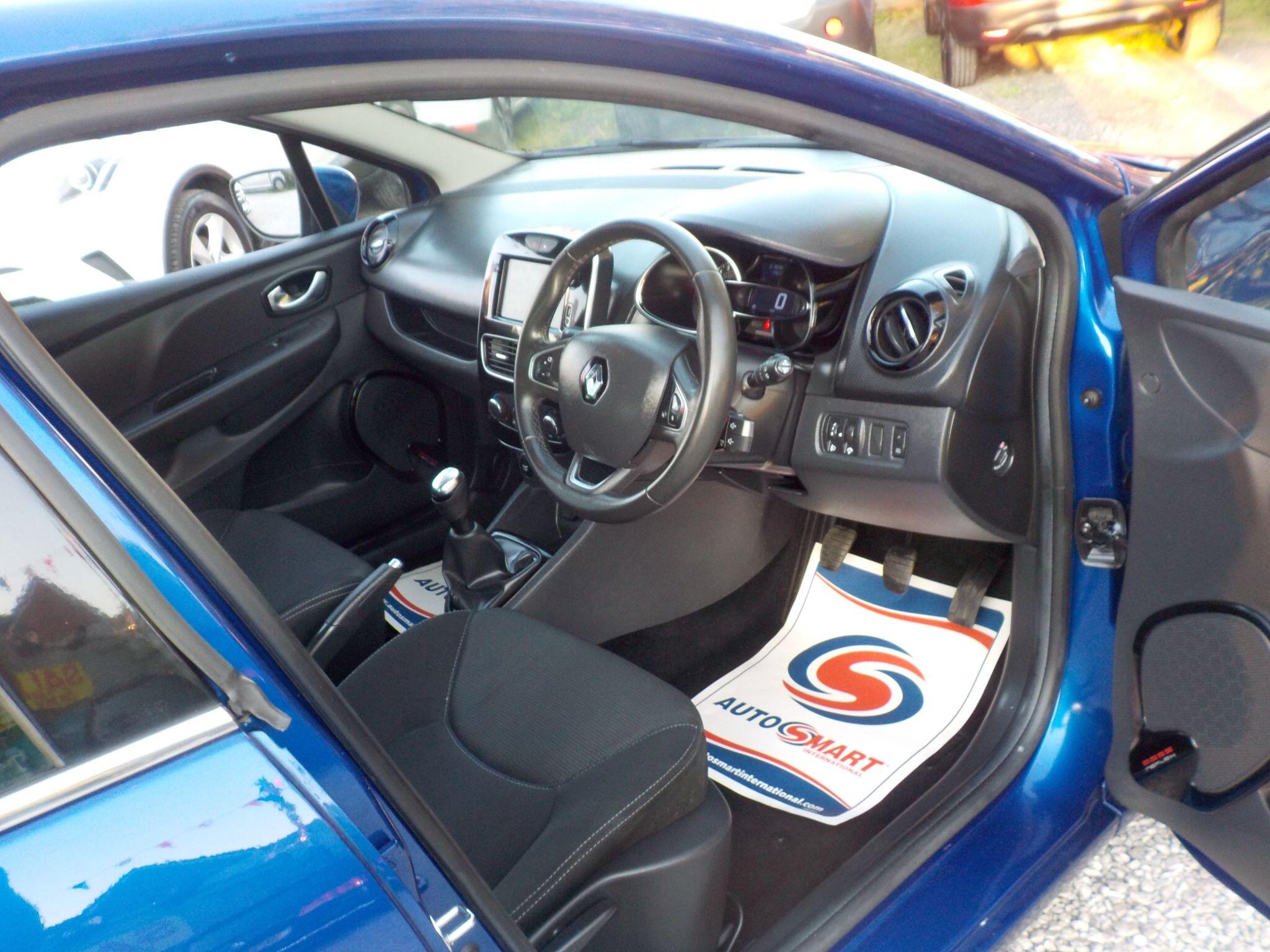 Renault Clio 0.9 TCe Iconic Euro 6 (s/s) 5dr