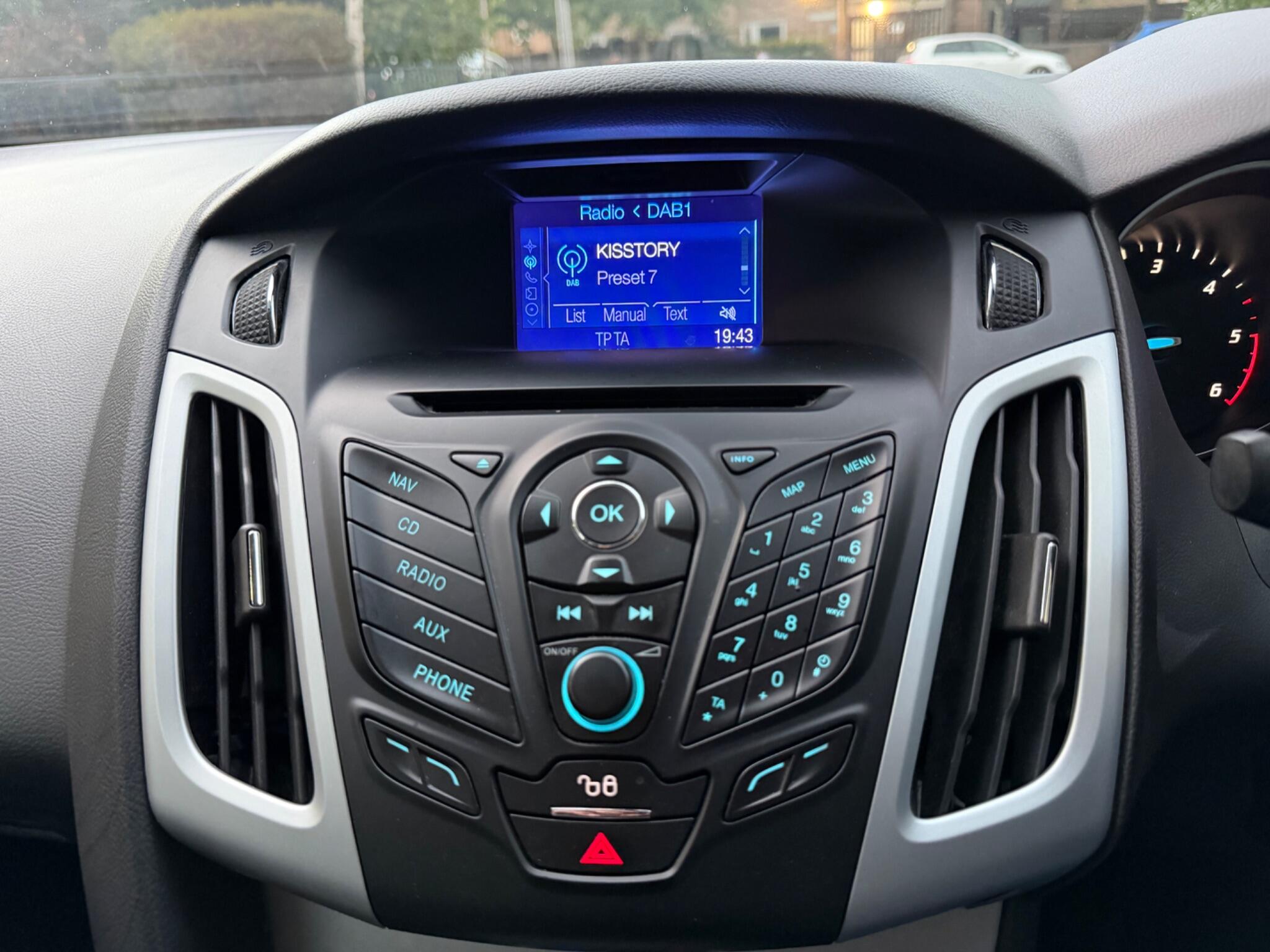 Ford Focus view 32