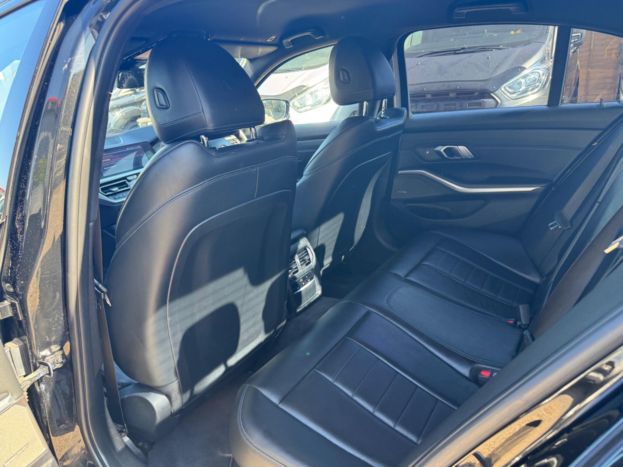 BMW 3 Series view 22