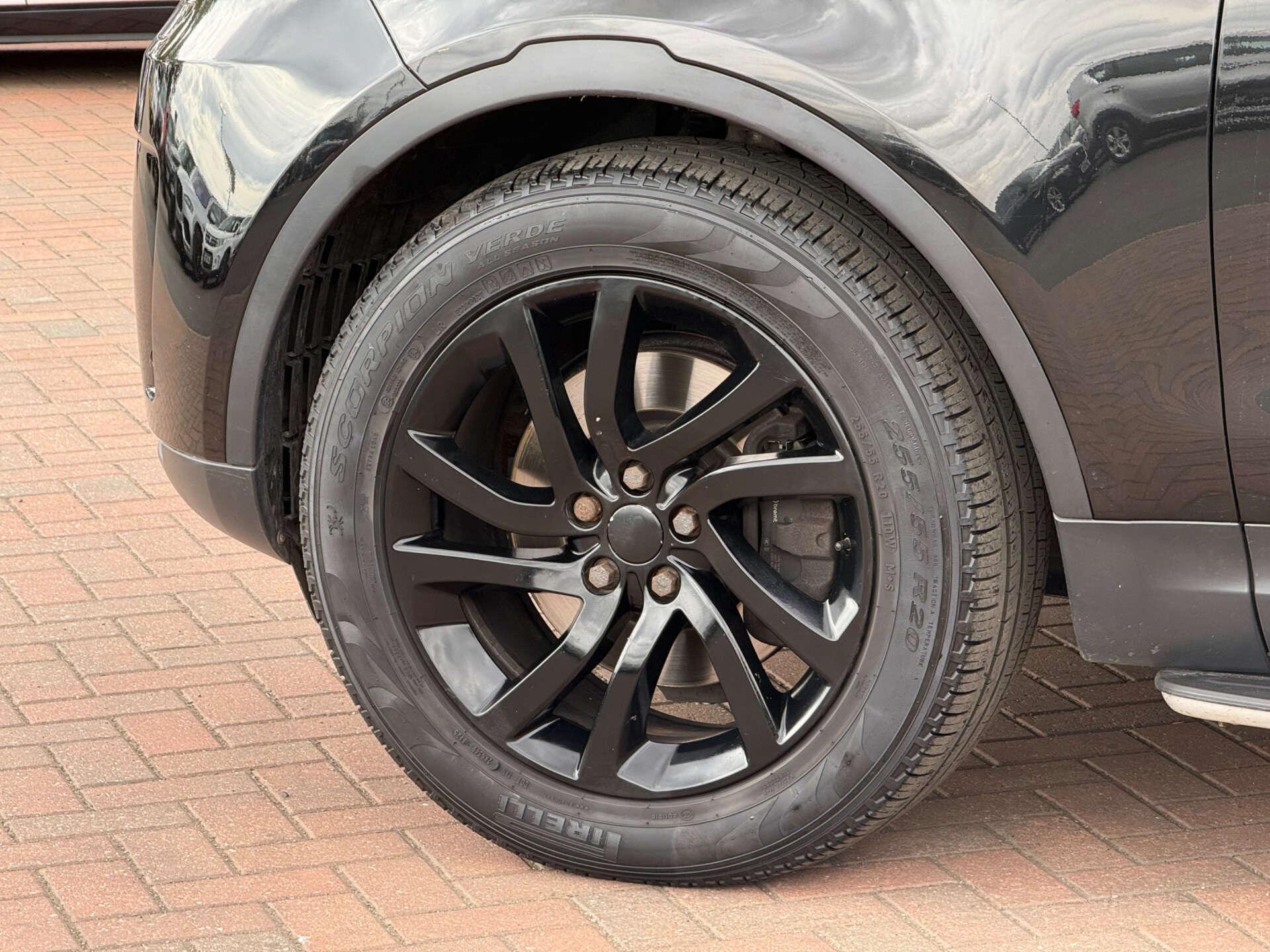 Land Rover Discovery view 10