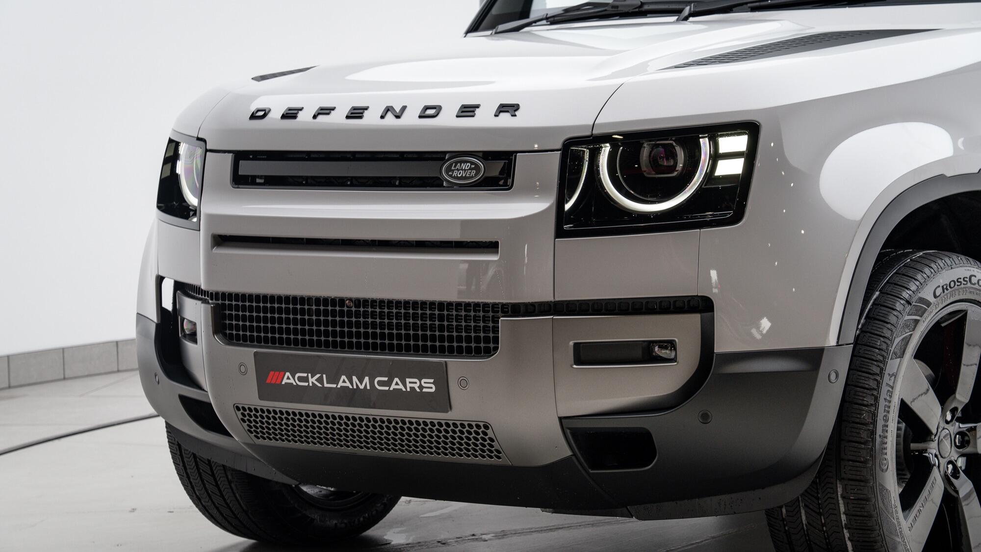 Land Rover Defender 90 view 28