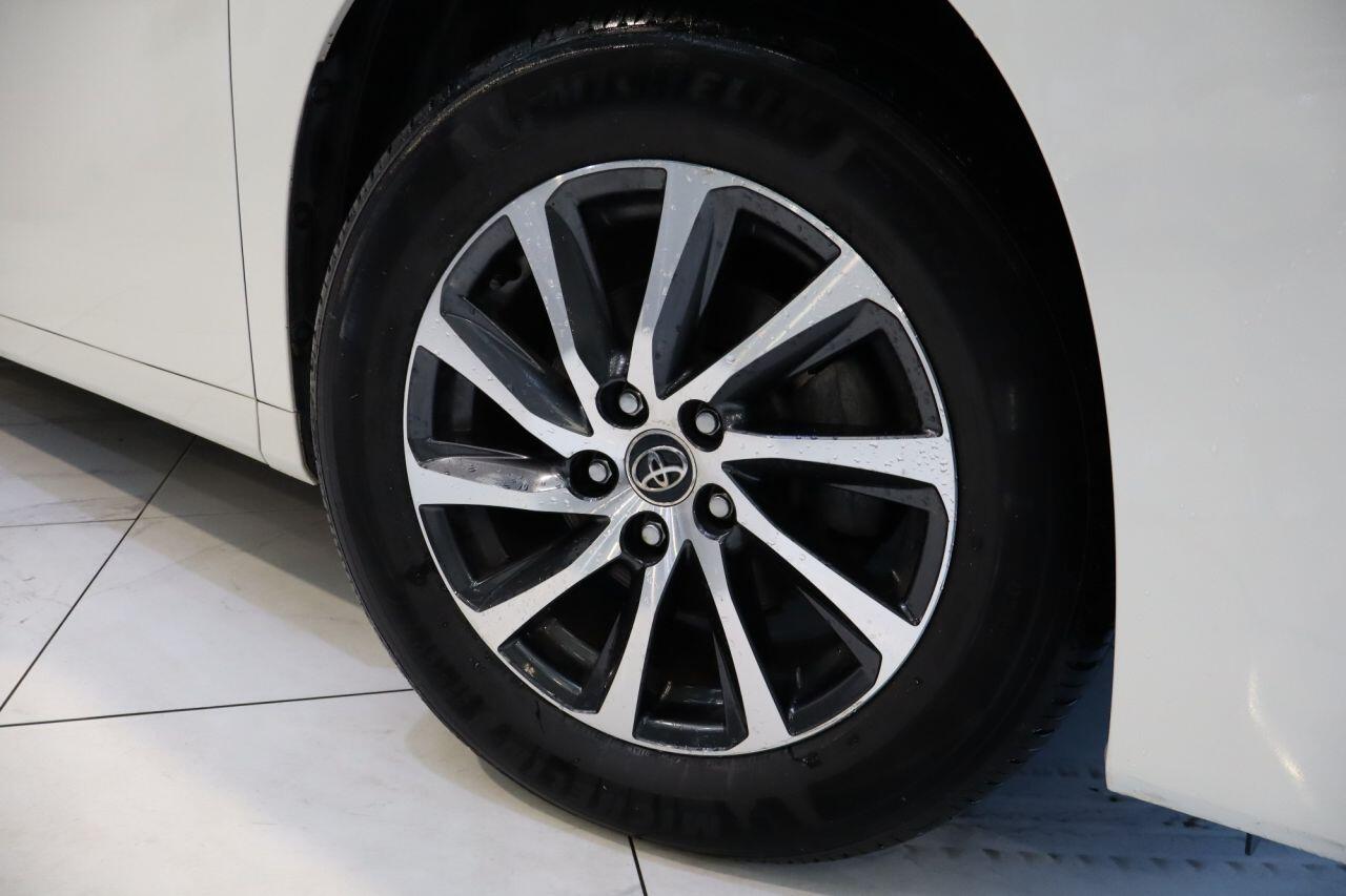 Toyota Alphard view 3