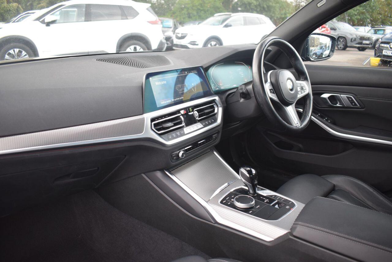 BMW 3 Series view 16