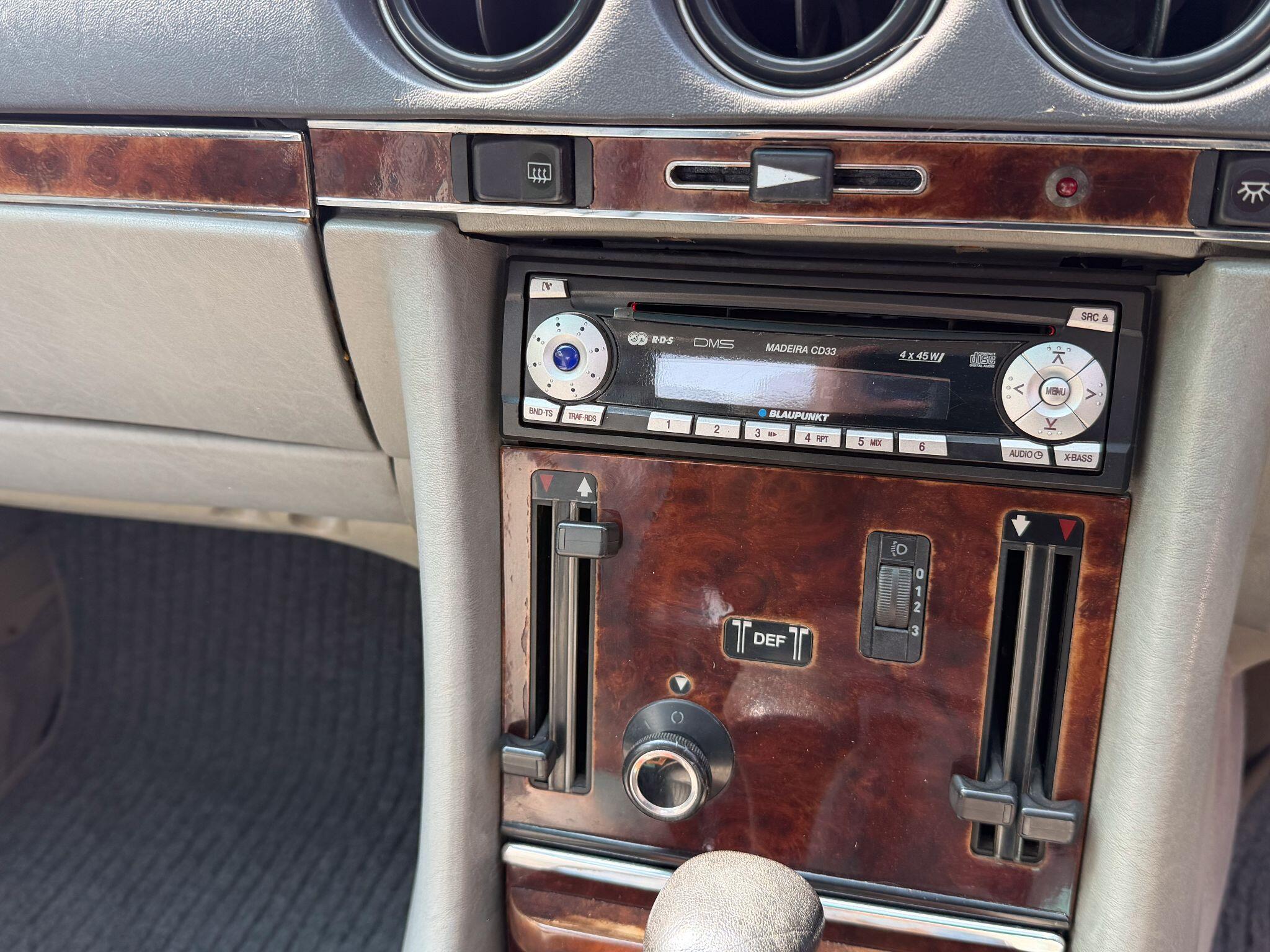 Mercedes-Benz SL view 16
