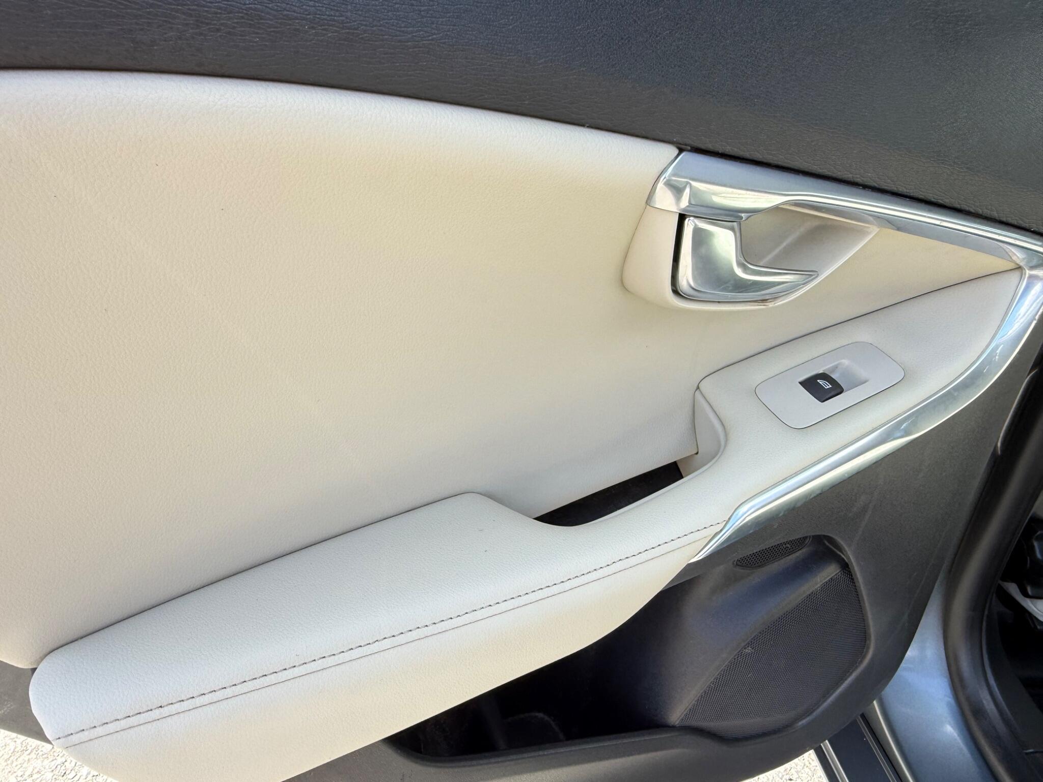 Volvo V40 view 22