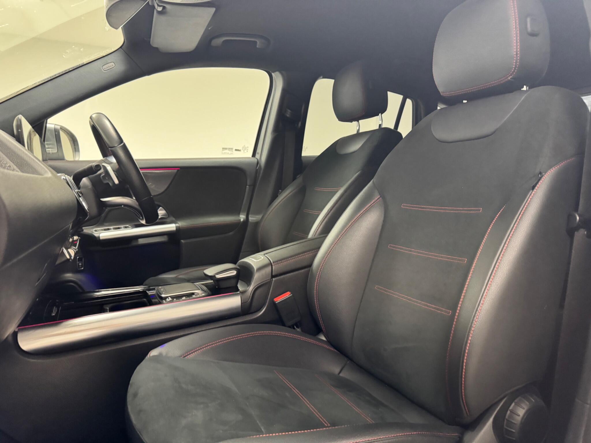Mercedes-Benz Gla view 23