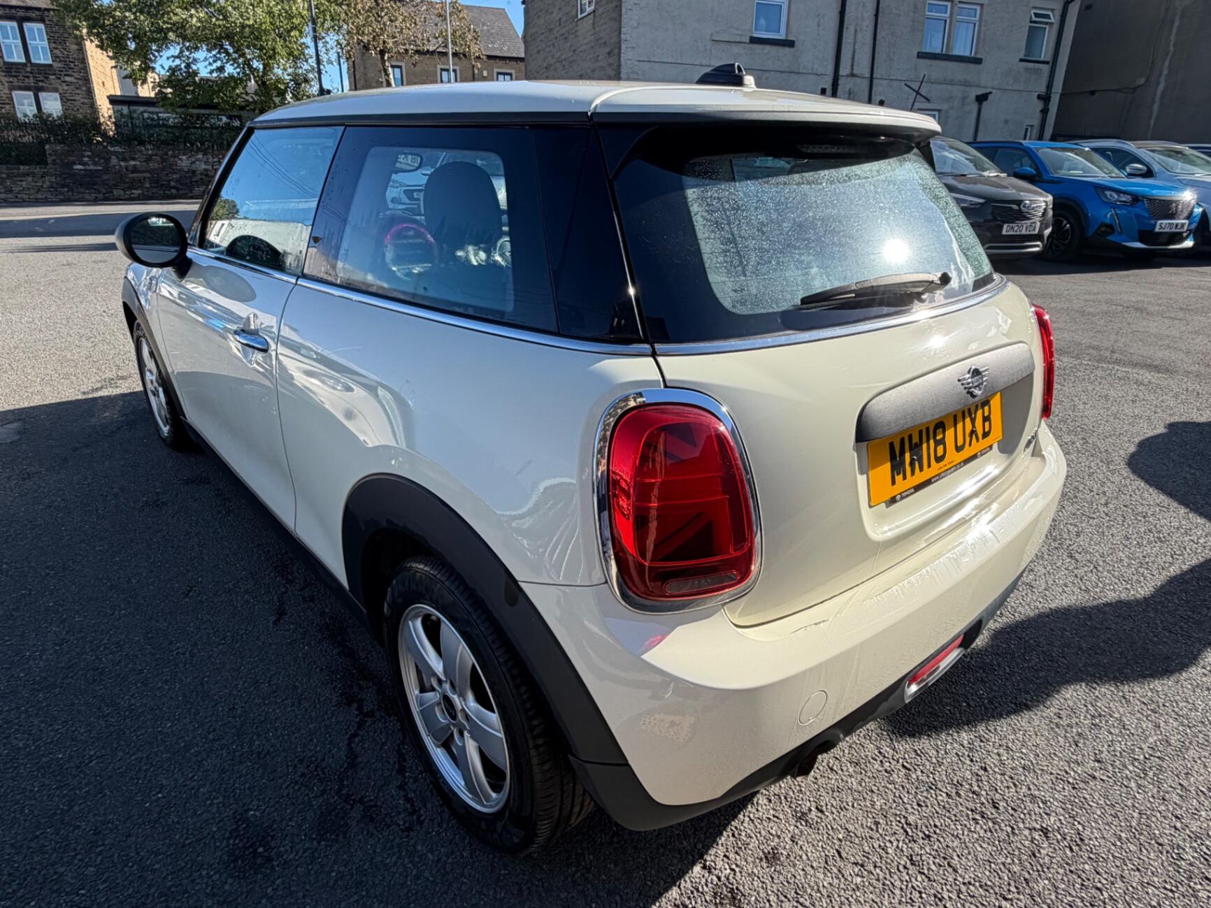 Mini Hatch view 8