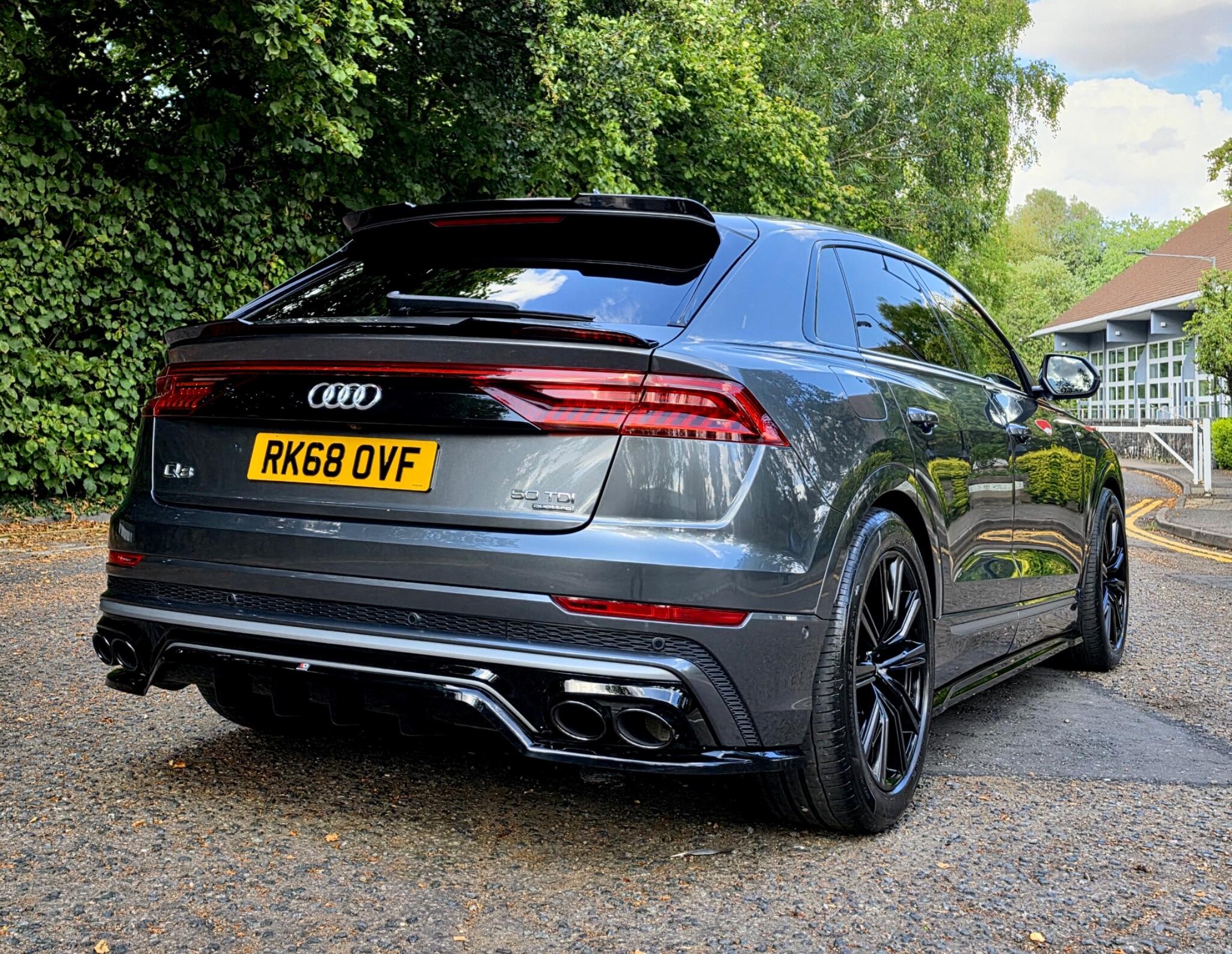 Audi Q8 view 11