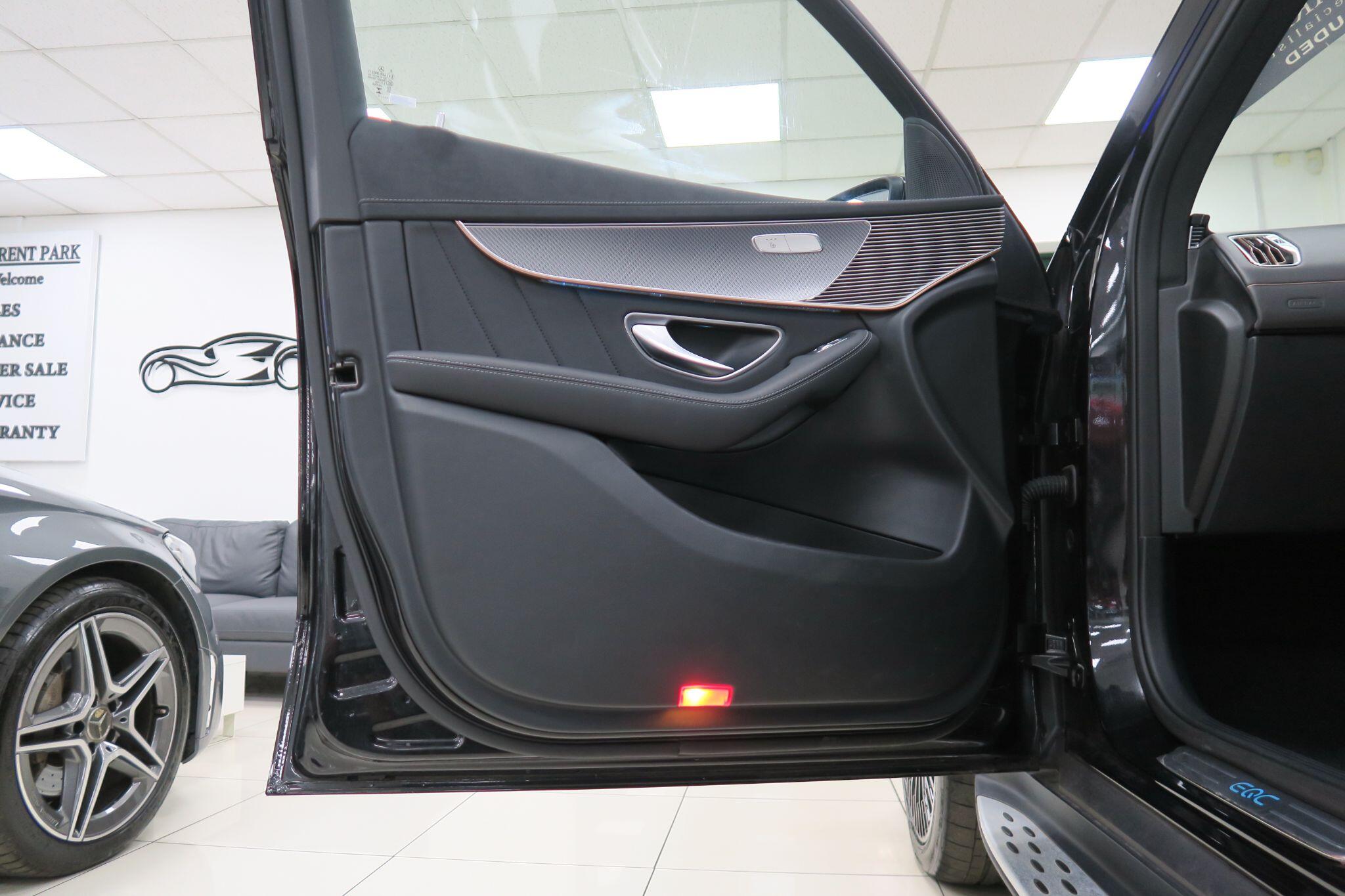 Mercedes-Benz Eqc view 14