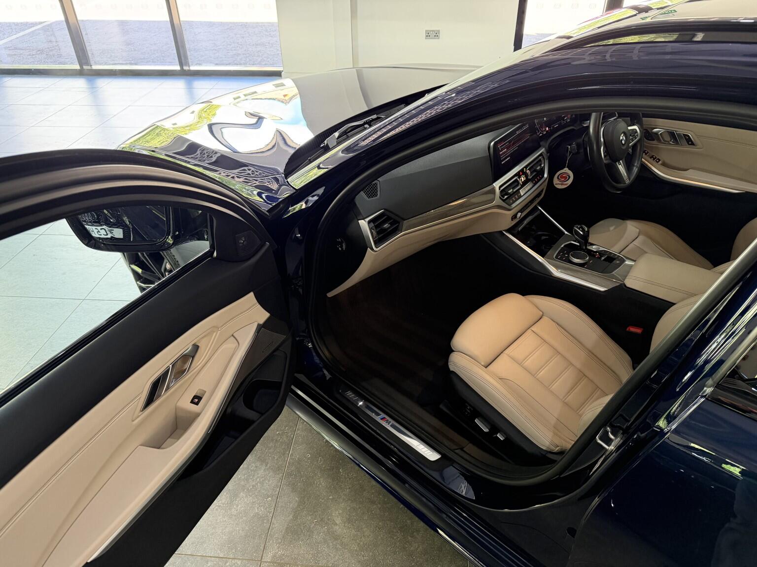 BMW 3 Series view 31