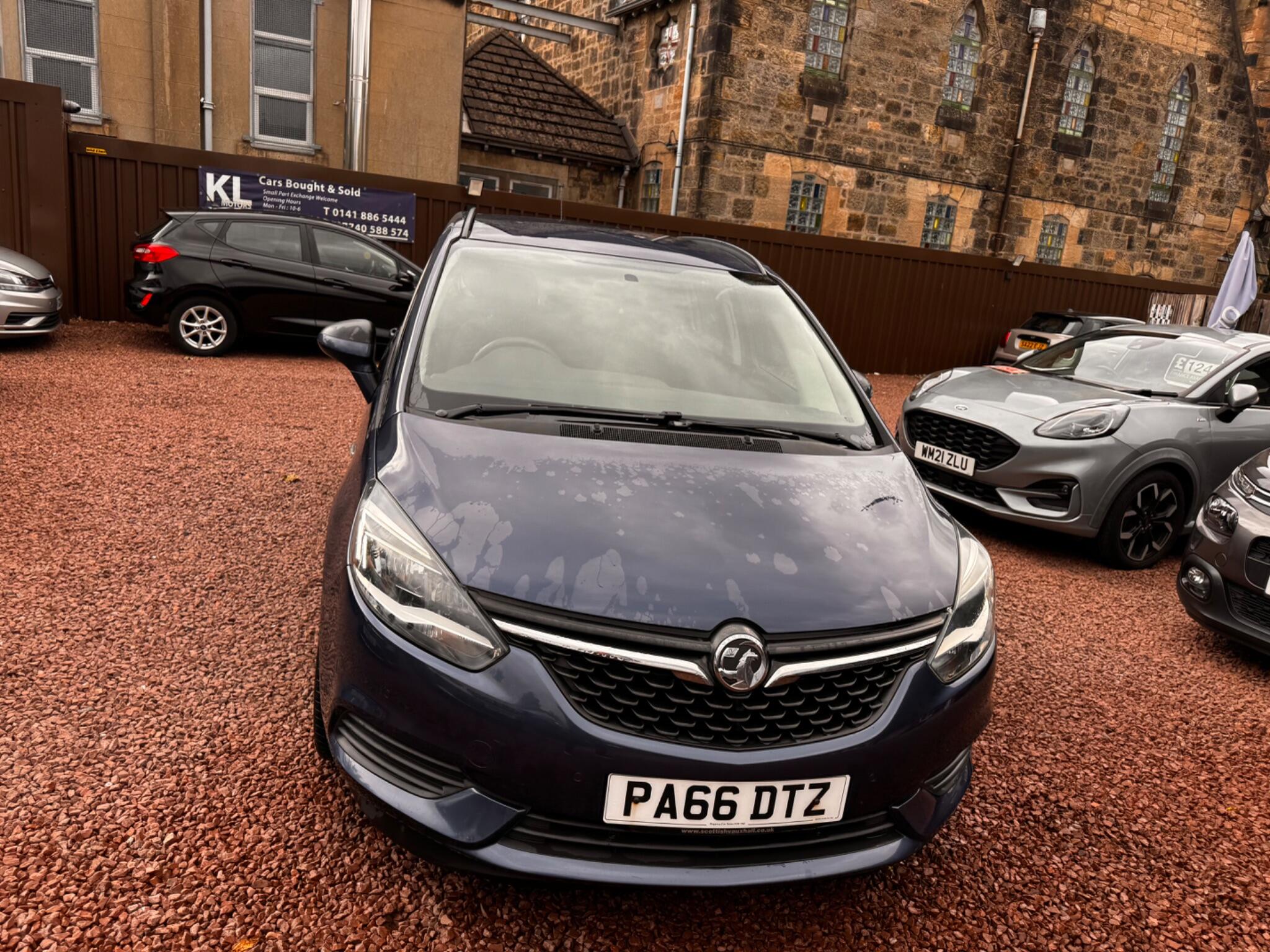 Vauxhall Zafira Tourer view 2