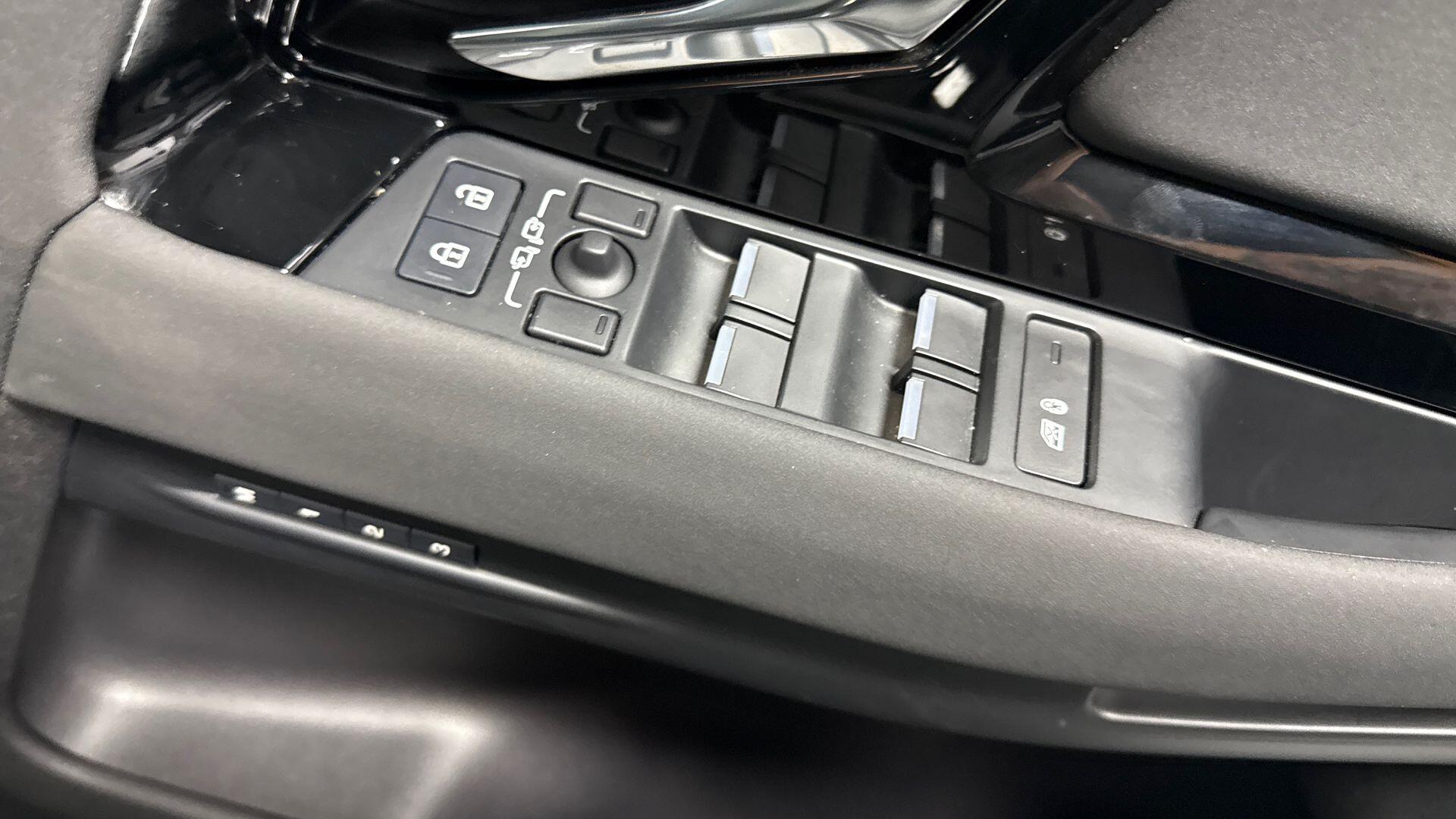 Land Rover Range Rover Evoque view 23
