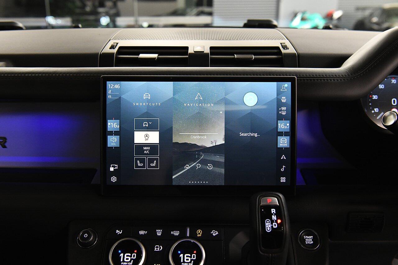 Land Rover Defender view 19