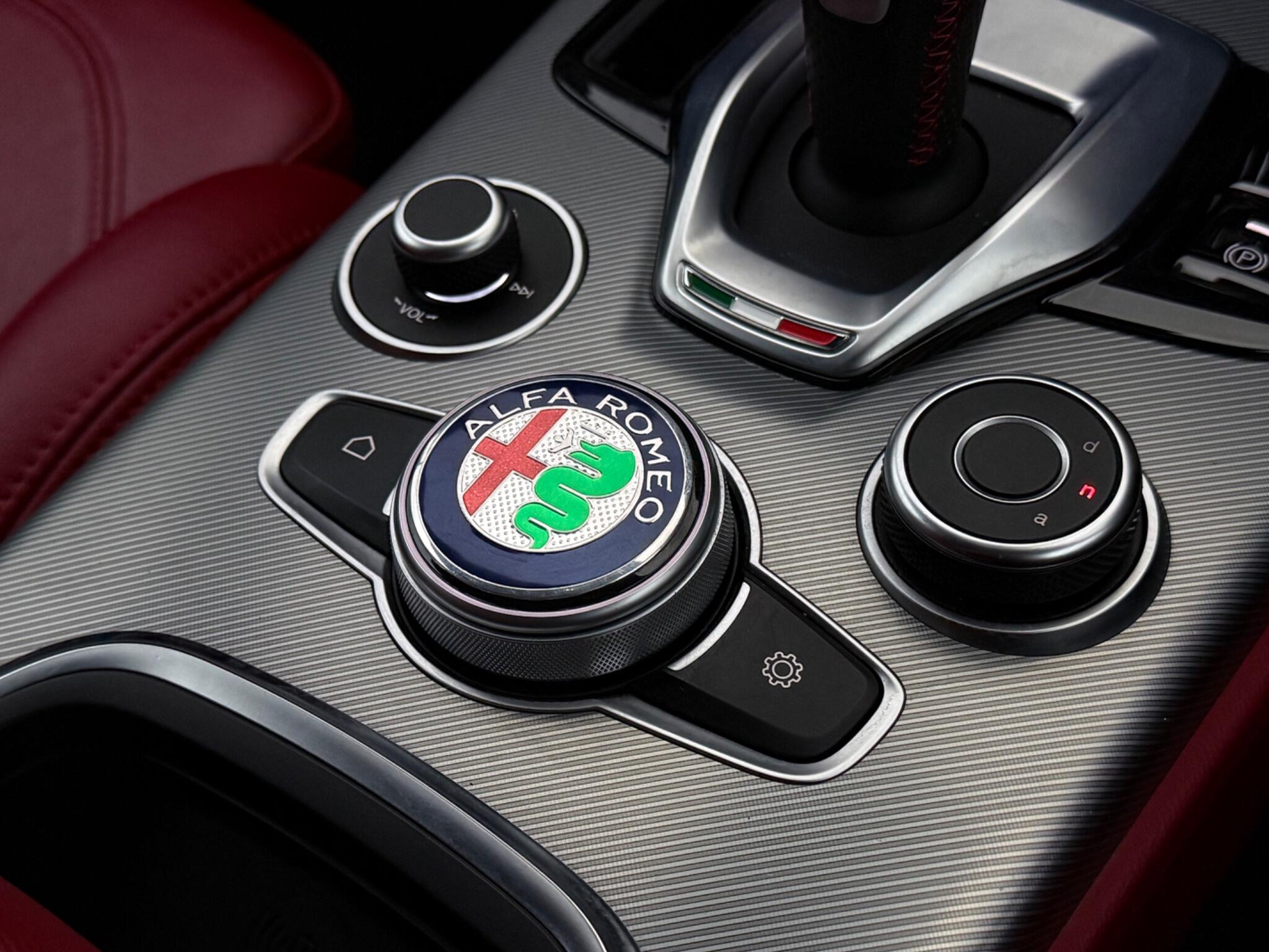 Alfa Romeo Stelvio view 22