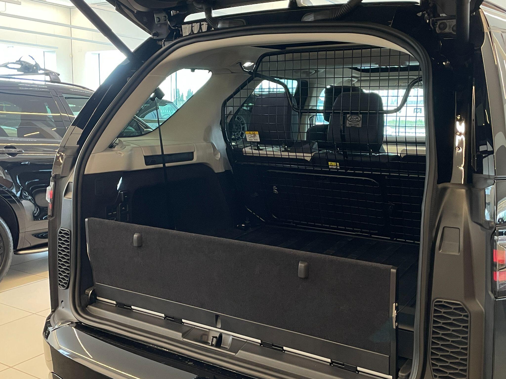 Land Rover Discovery view 40