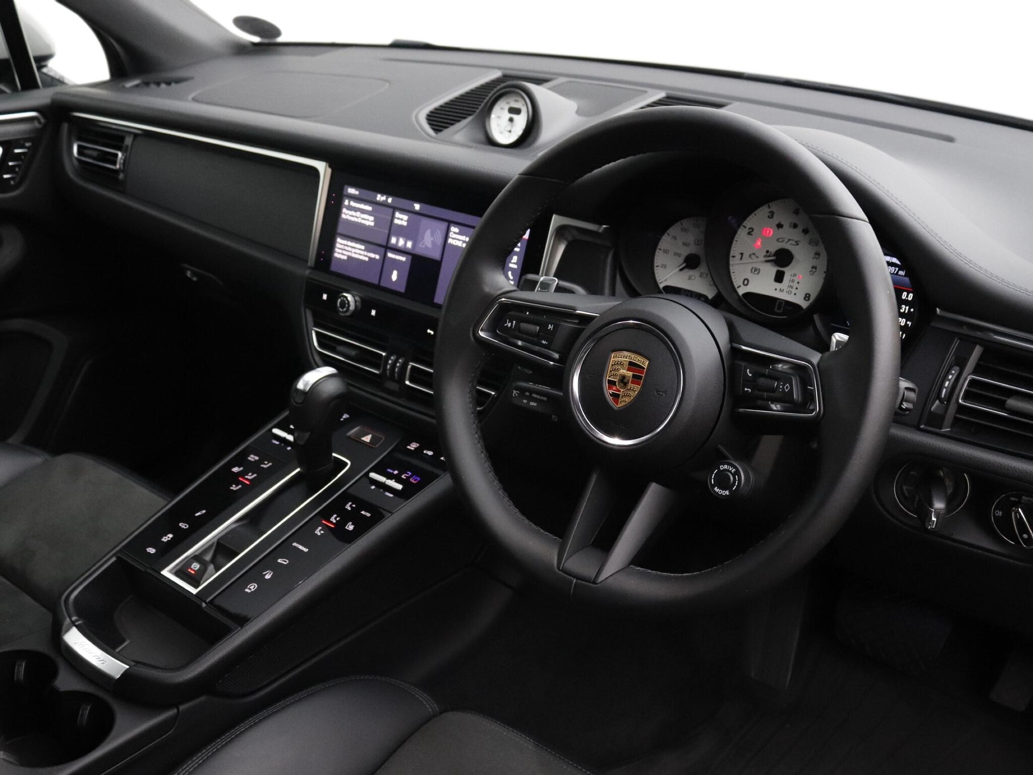 Porsche Macan view 9