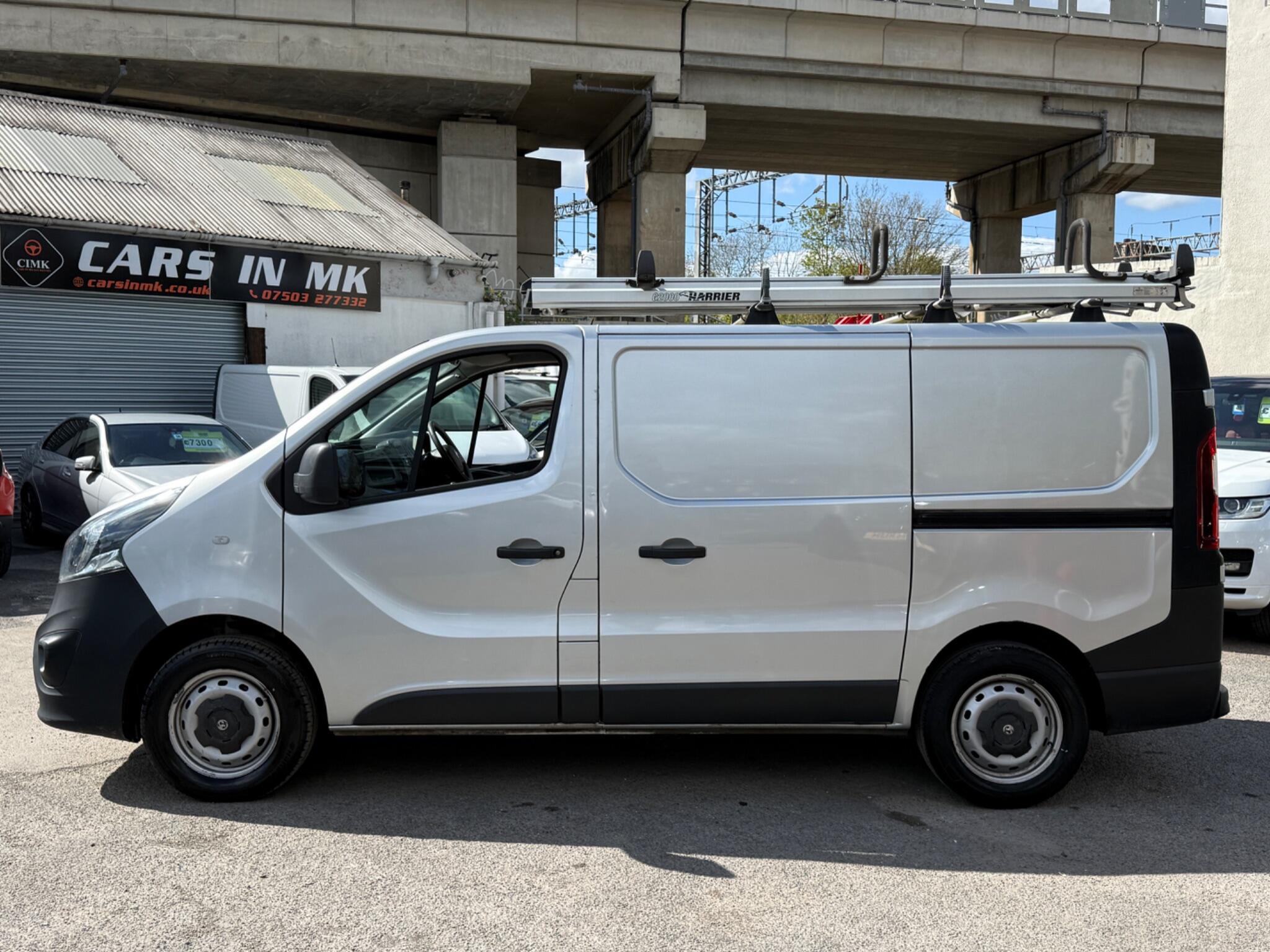 Vauxhall Vivaro - Image 11