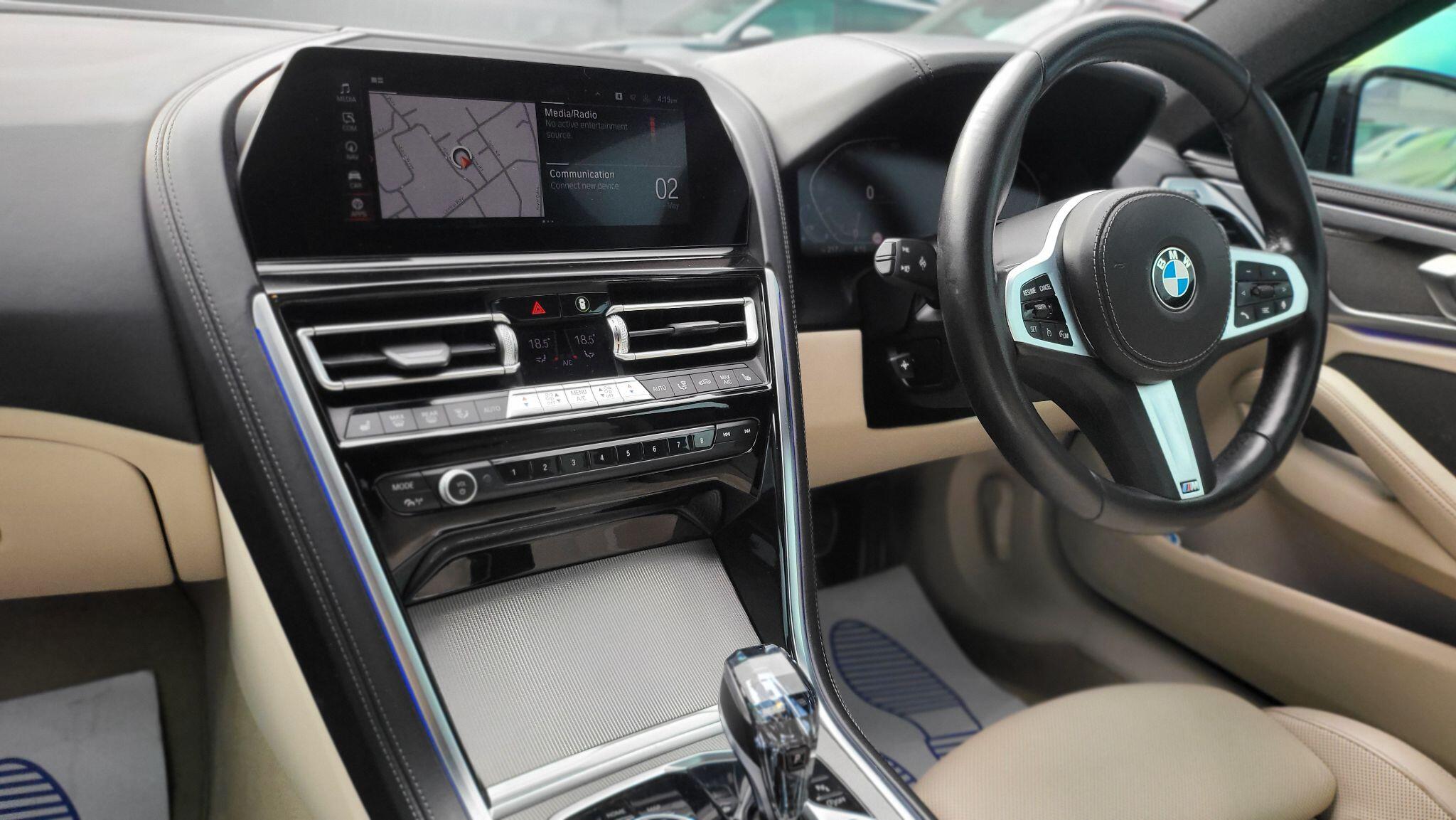 BMW 8 Series view 12