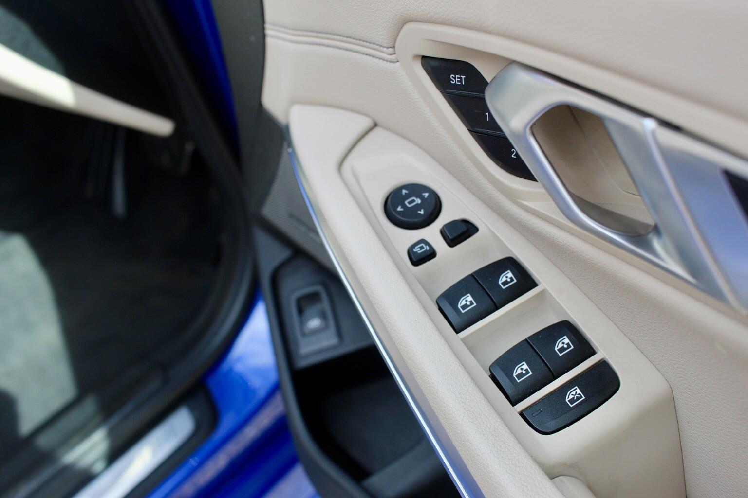 BMW 3 Series view 44